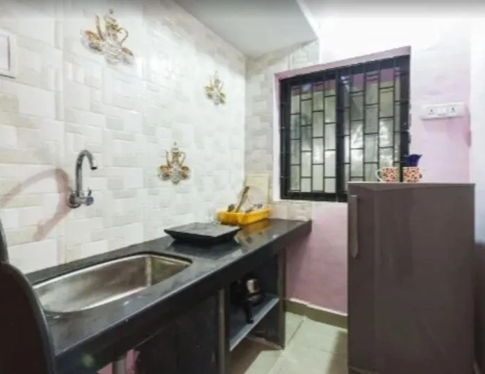 kitchen in Madrid Home 2 min walk to Beach