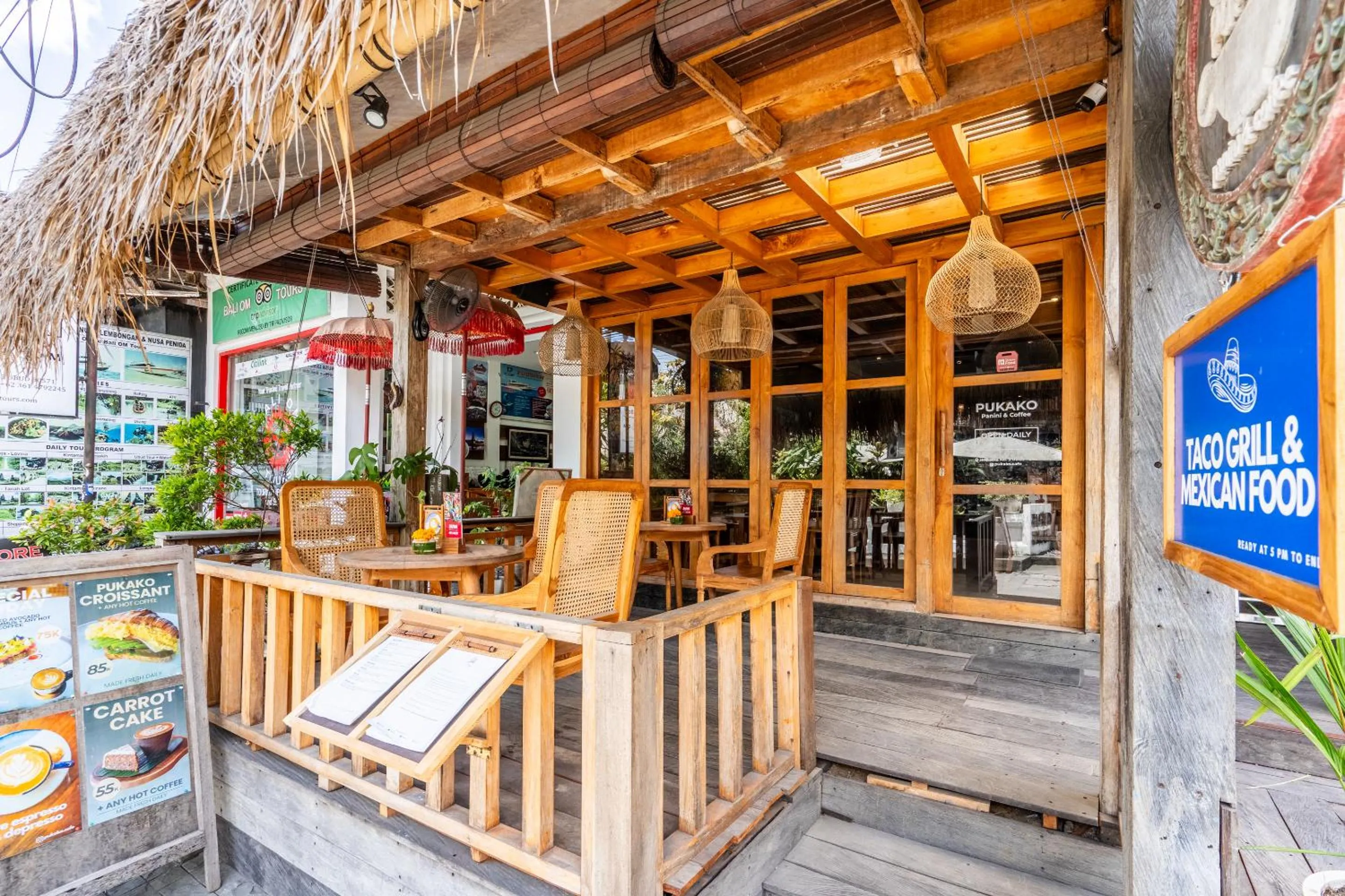 Restaurant/places to eat in Meruhdani Boutique Hotel Ubud