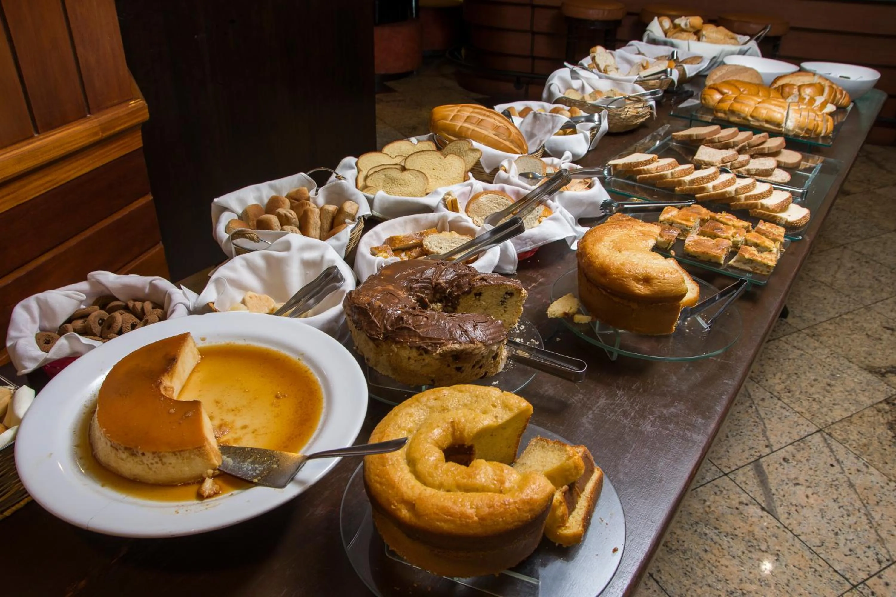 Restaurant/places to eat in Lagoa Serena Flat Hotel