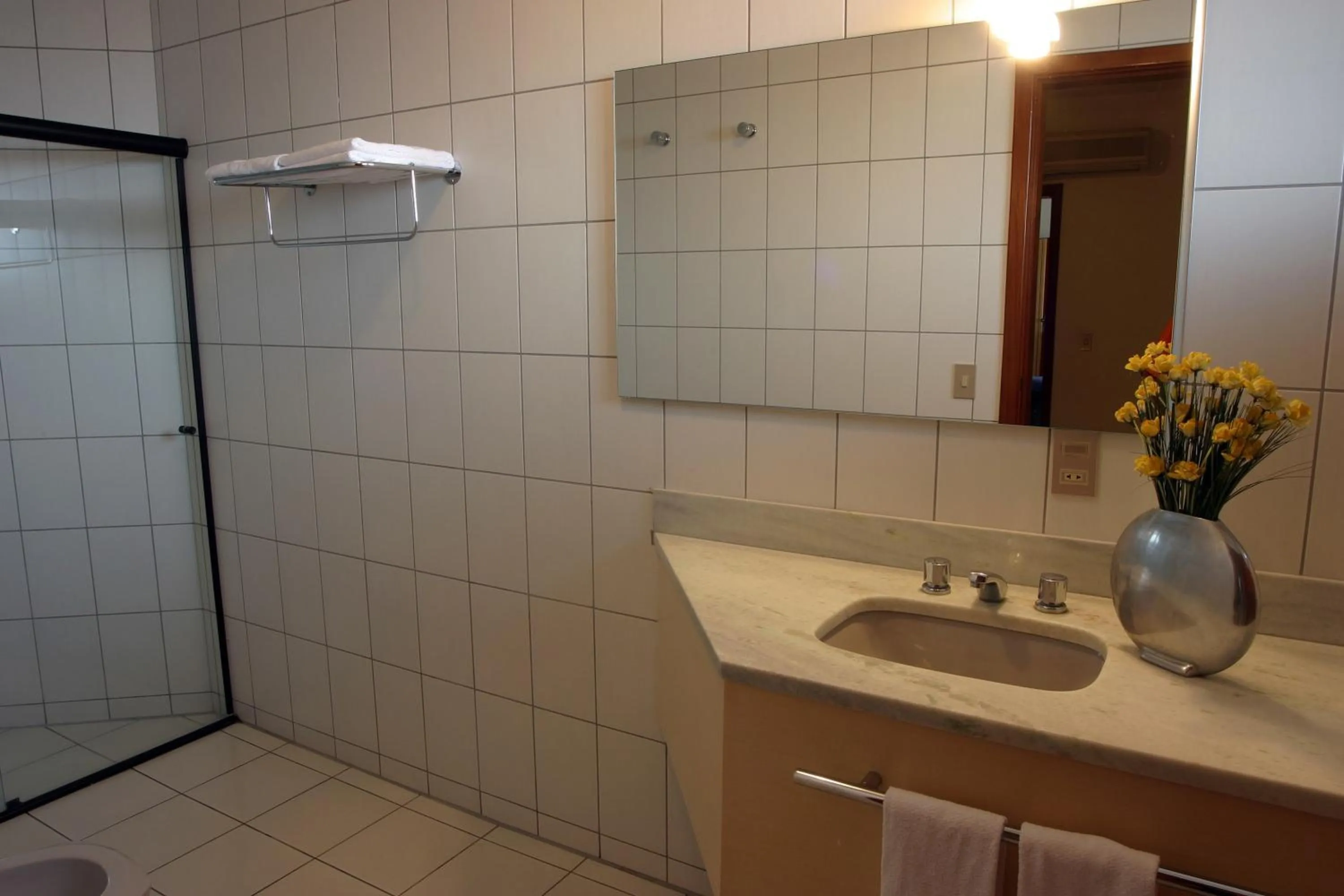 Bathroom in Lagoa Serena Flat Hotel