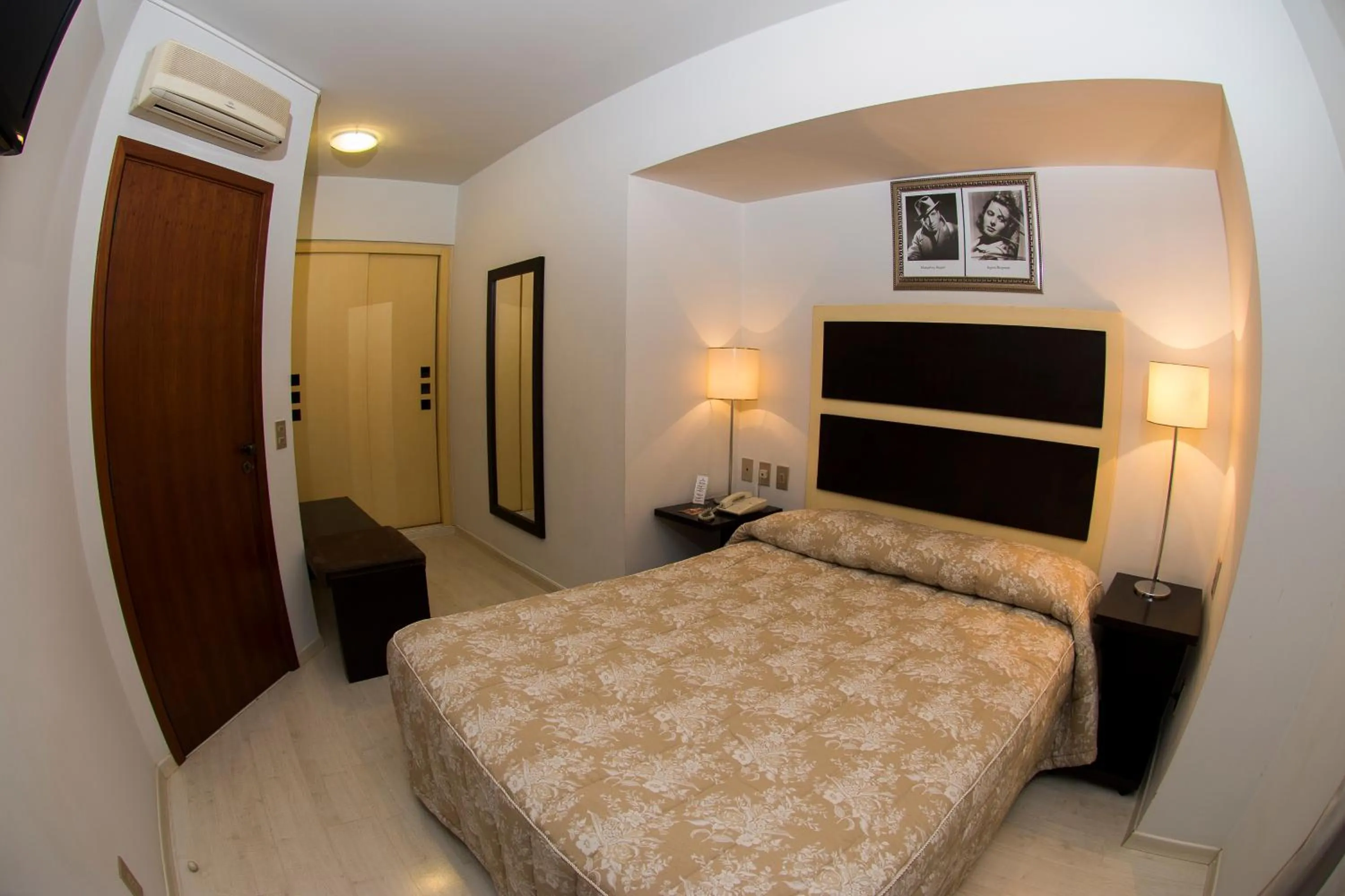 Bed in Lagoa Serena Flat Hotel