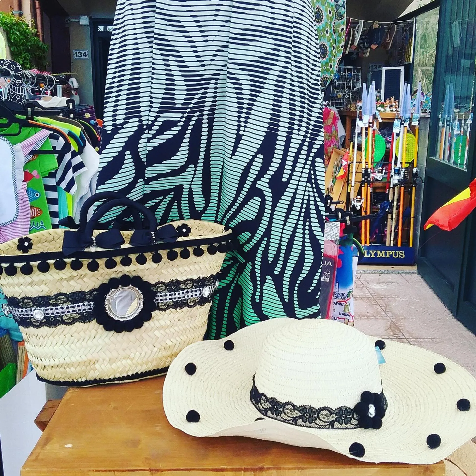 On-site shops in Semu A Mari B&B