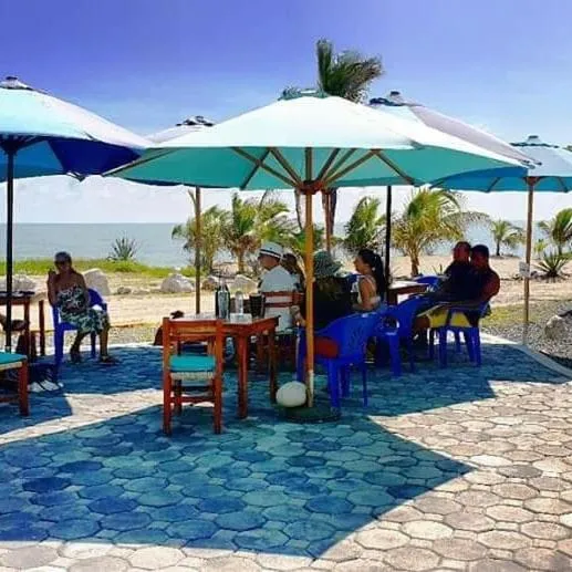 Restaurant/places to eat in Villa Star of the Sea