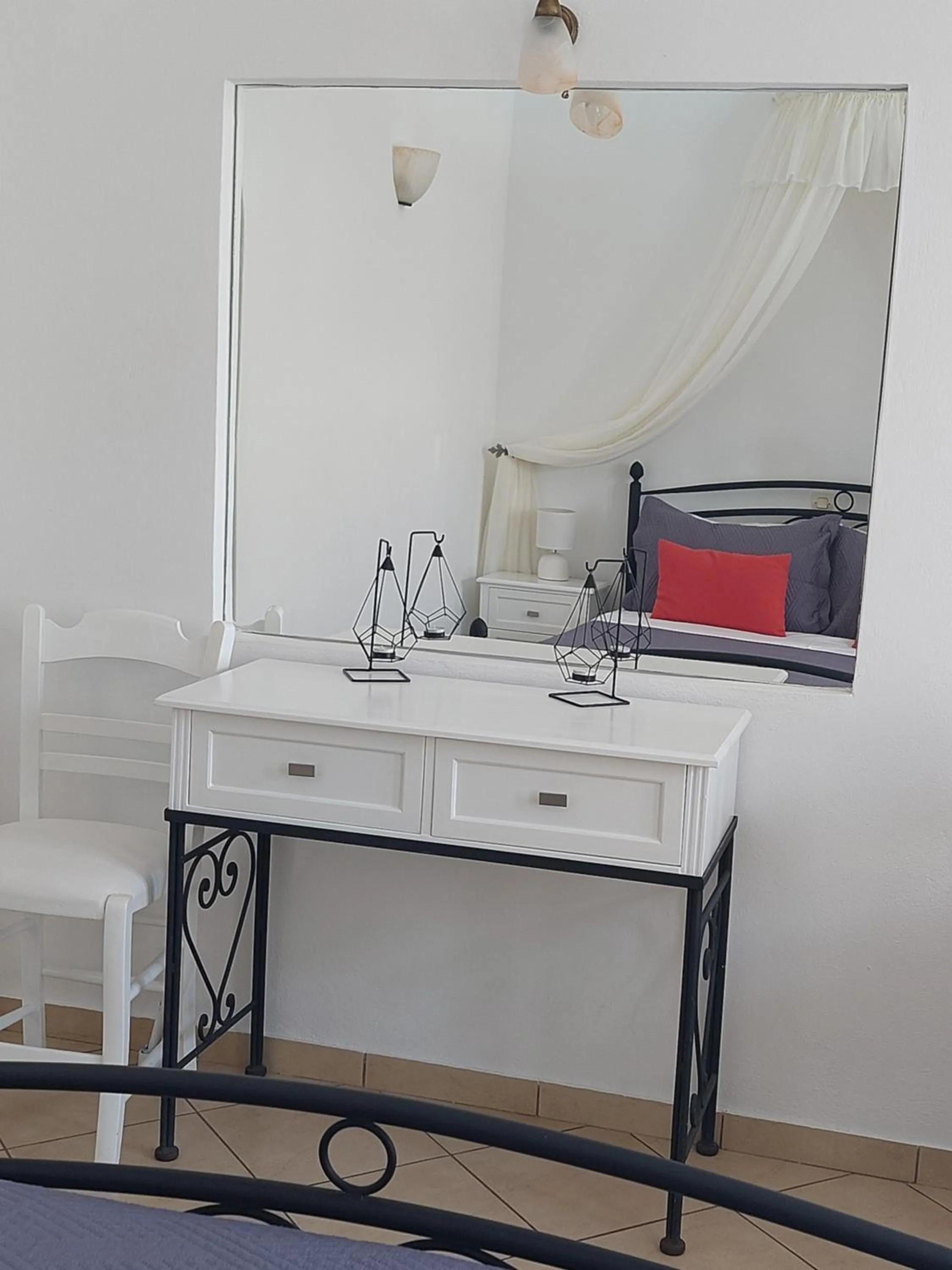 hair dresser in Anthonas Apartments