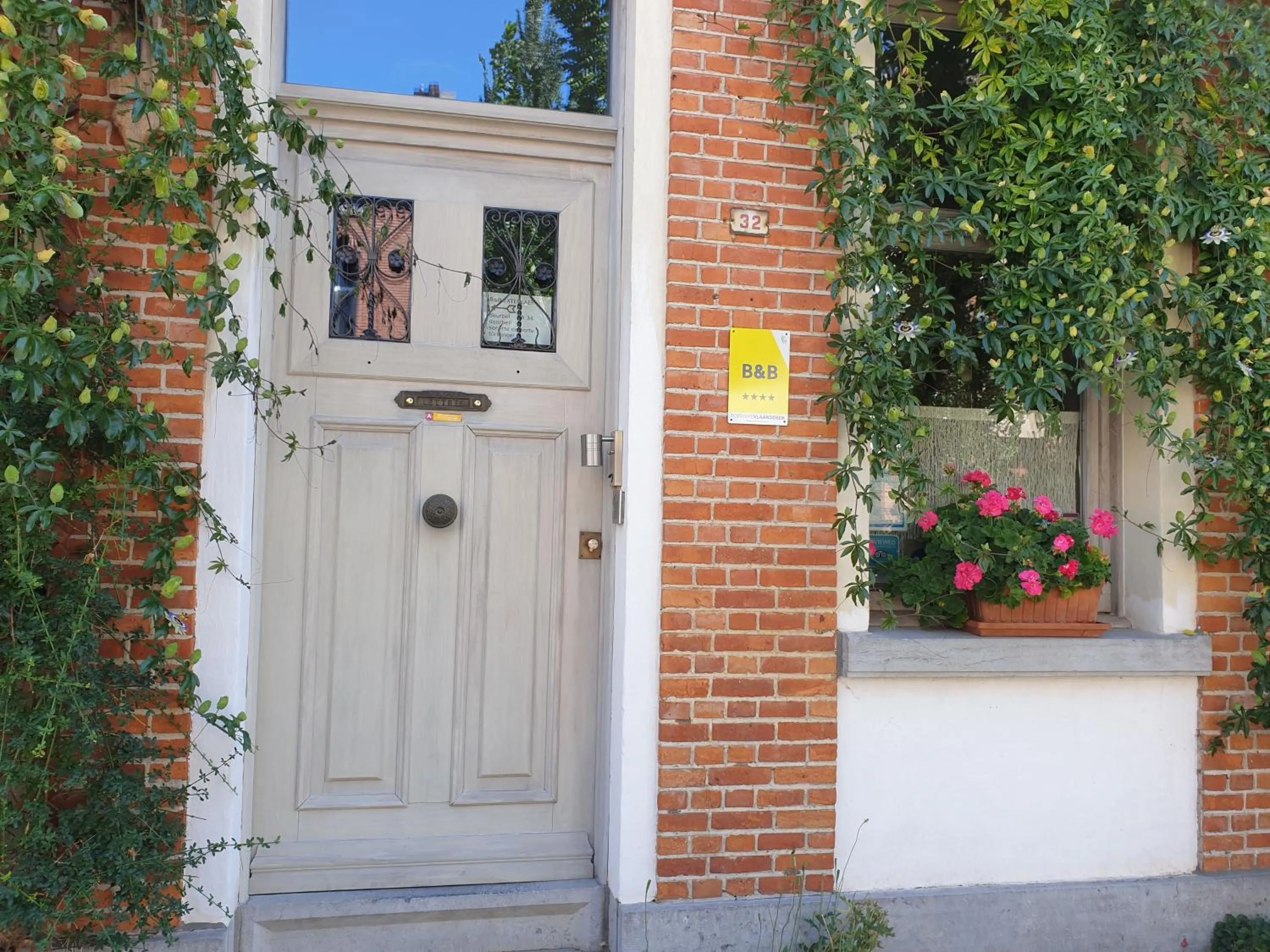 Property building in Bed & Breakfast Exterlaer