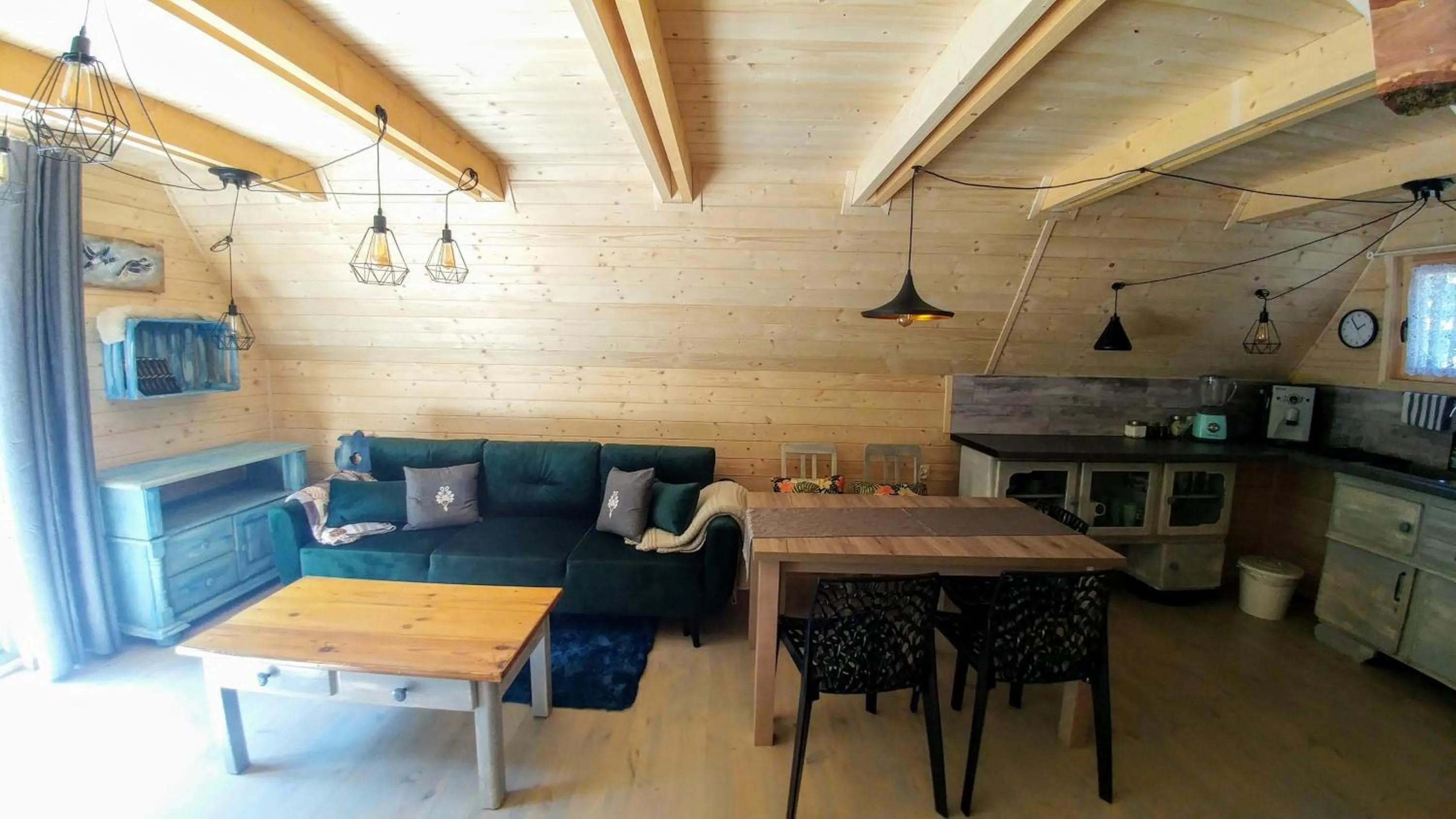 Living room in Osada pod Beskidem- chatki całoroczne