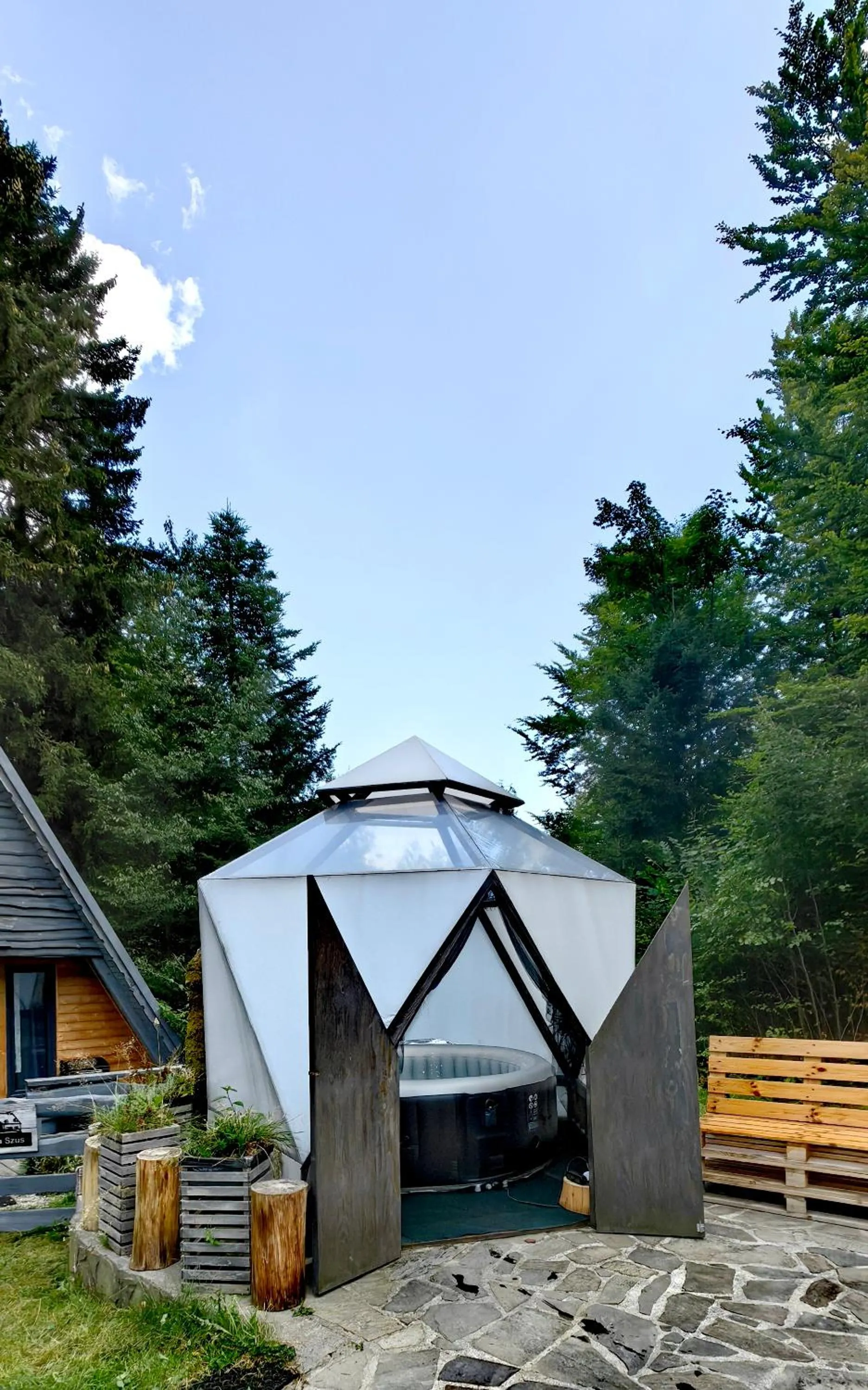 Property building in Osada pod Beskidem- chatki całoroczne