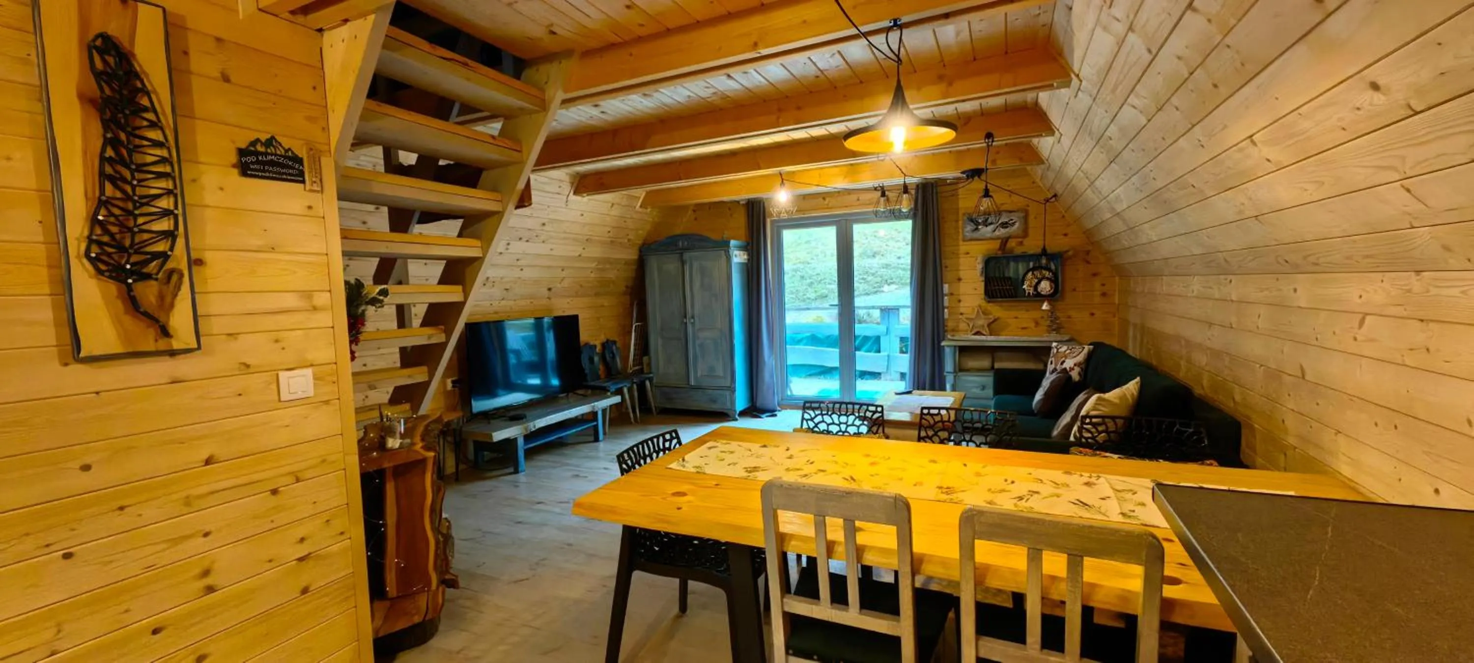 Living room in Osada pod Beskidem- chatki całoroczne