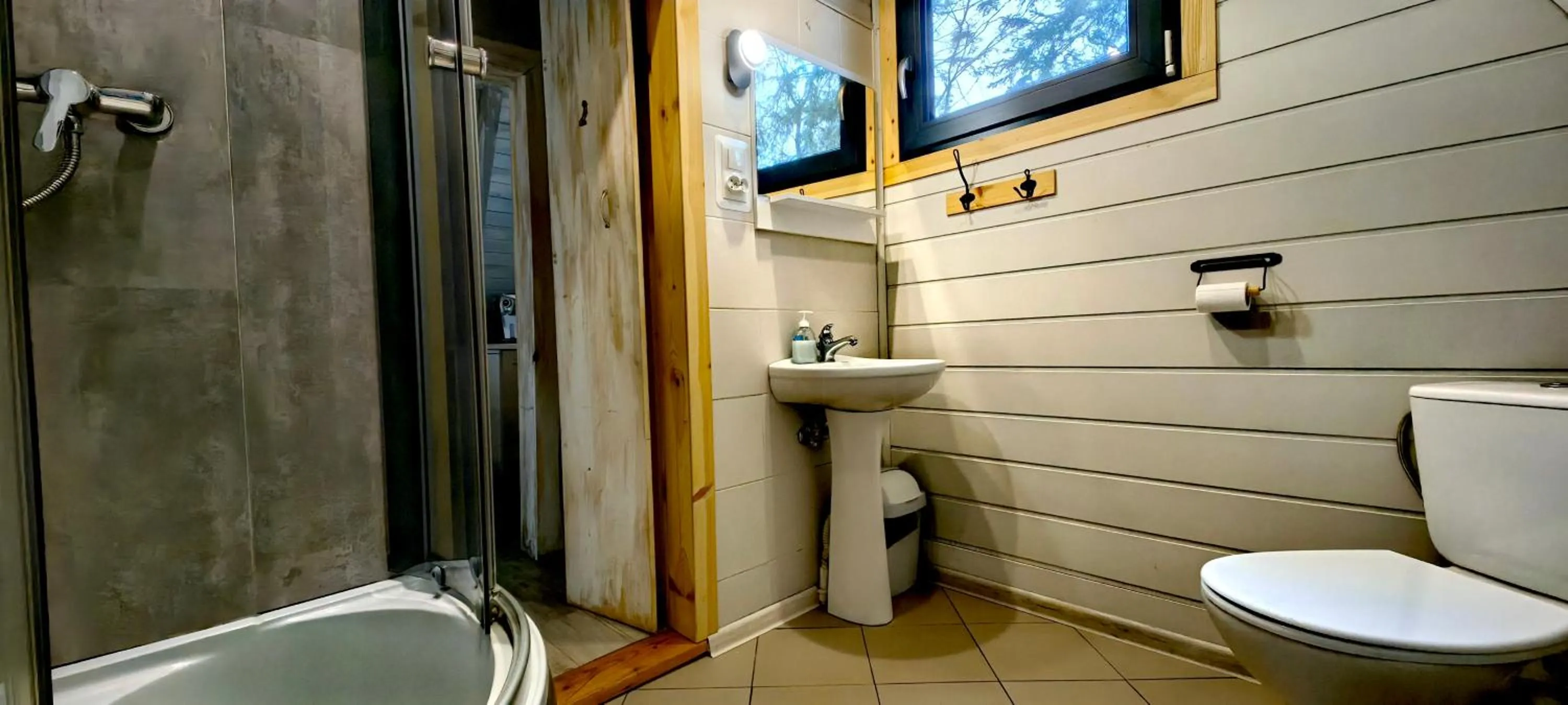 Bathroom in Osada pod Beskidem- chatki całoroczne