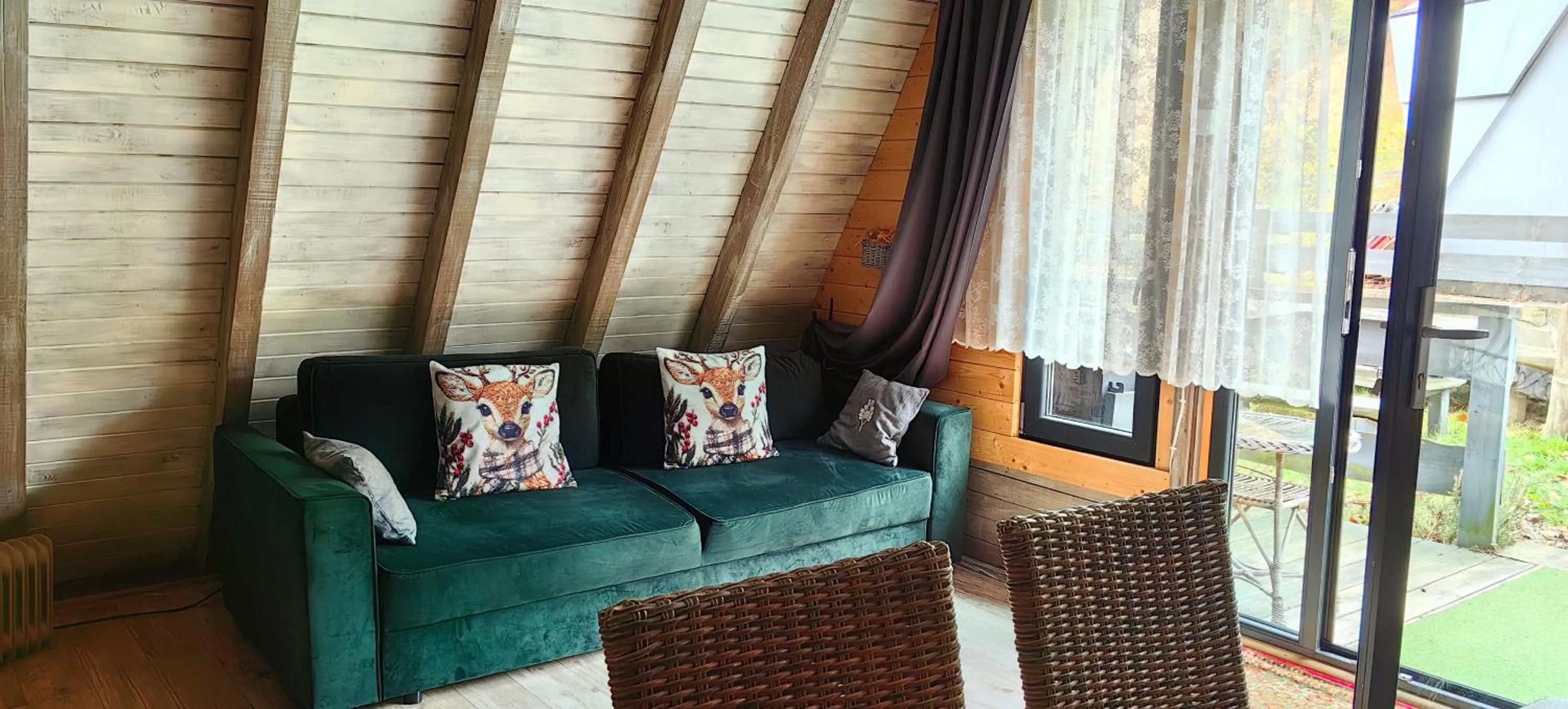 Living room in Osada pod Beskidem- chatki całoroczne