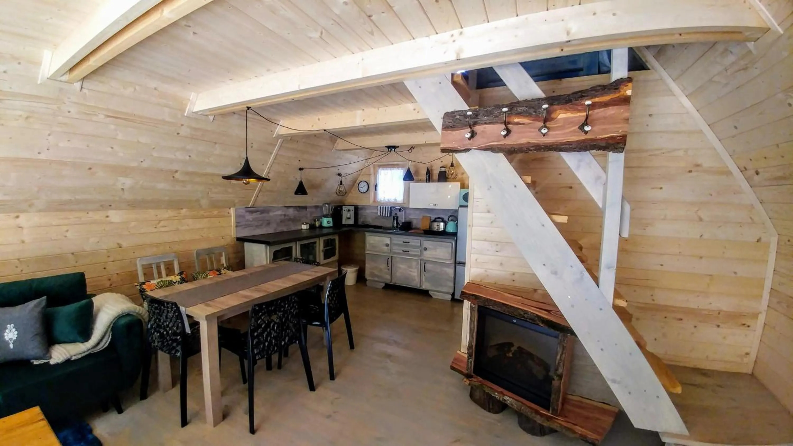 Kitchen or kitchenette in Osada pod Beskidem- chatki całoroczne