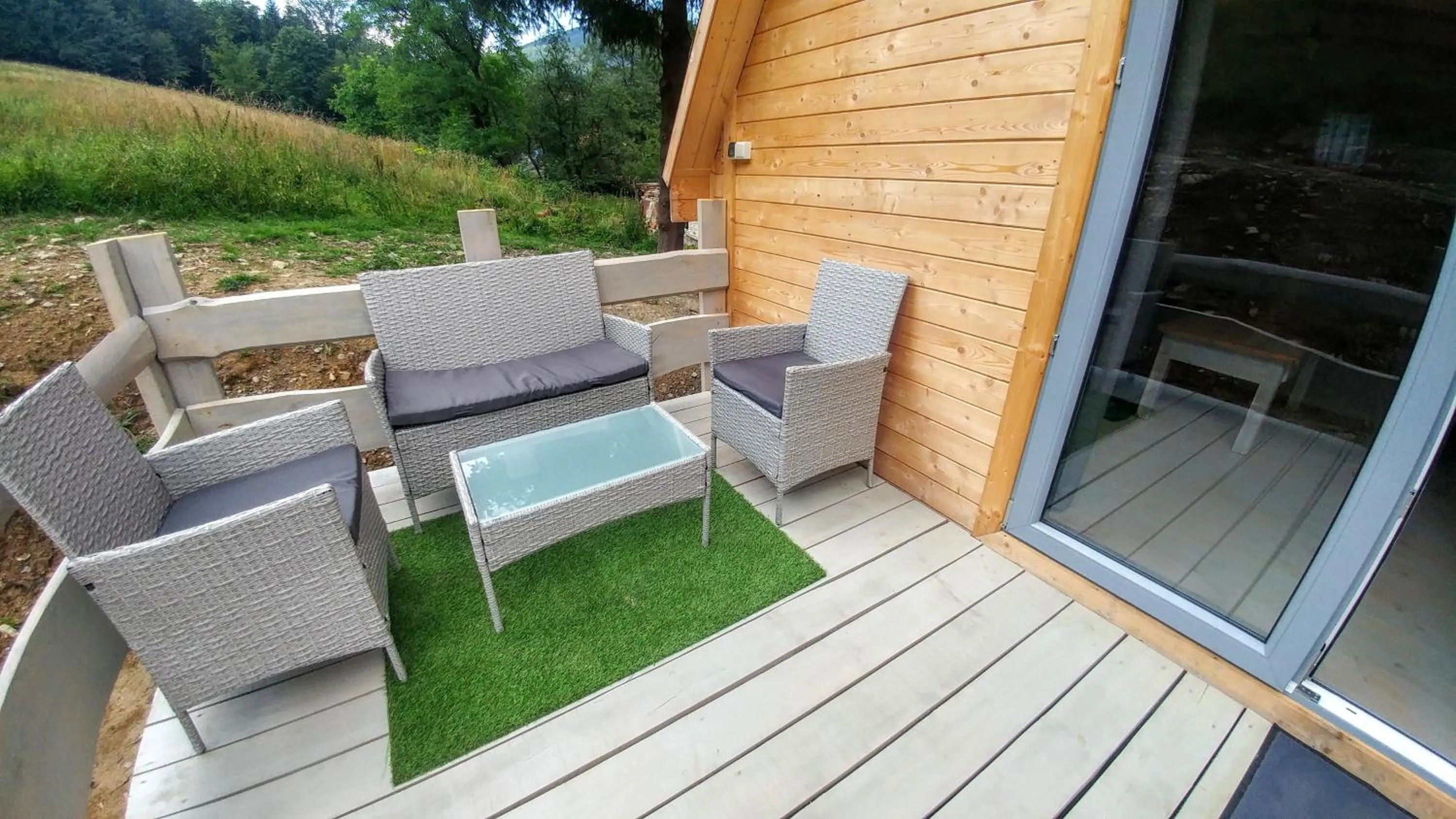 Patio in Osada pod Beskidem- chatki całoroczne