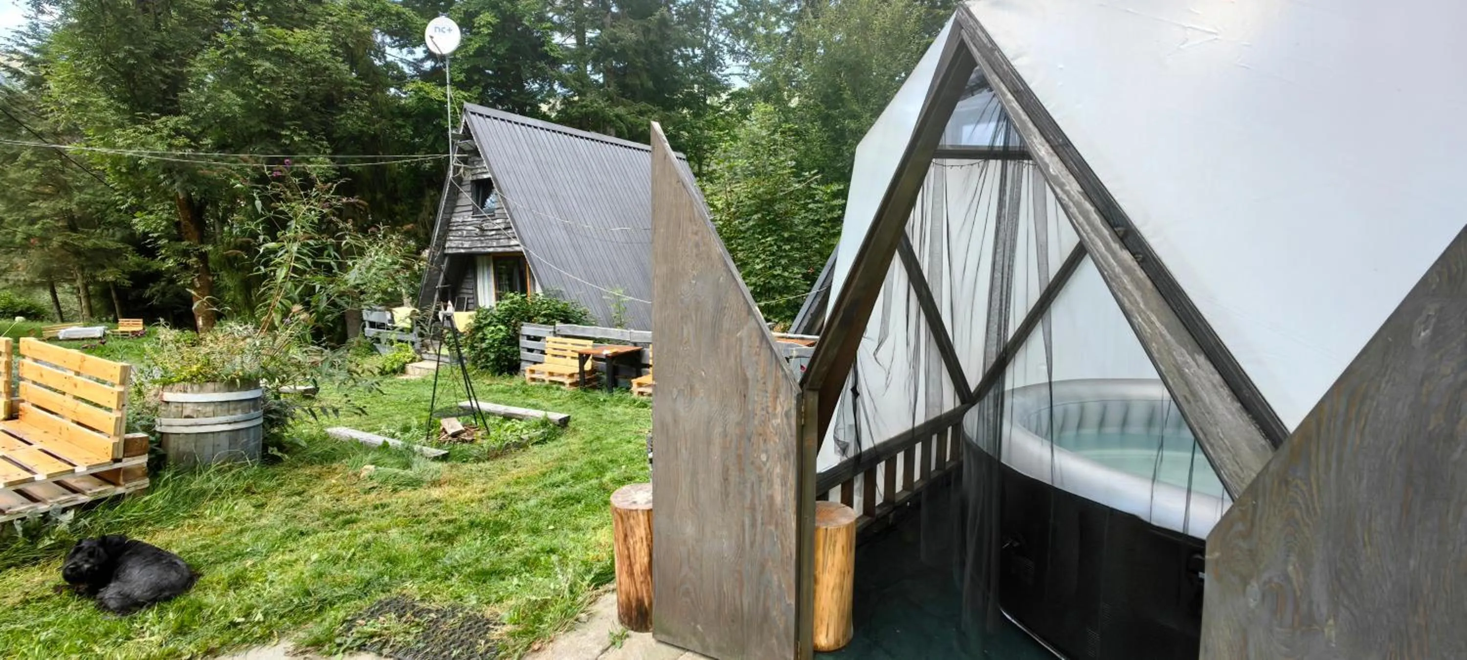 Garden view in Osada pod Beskidem- chatki całoroczne