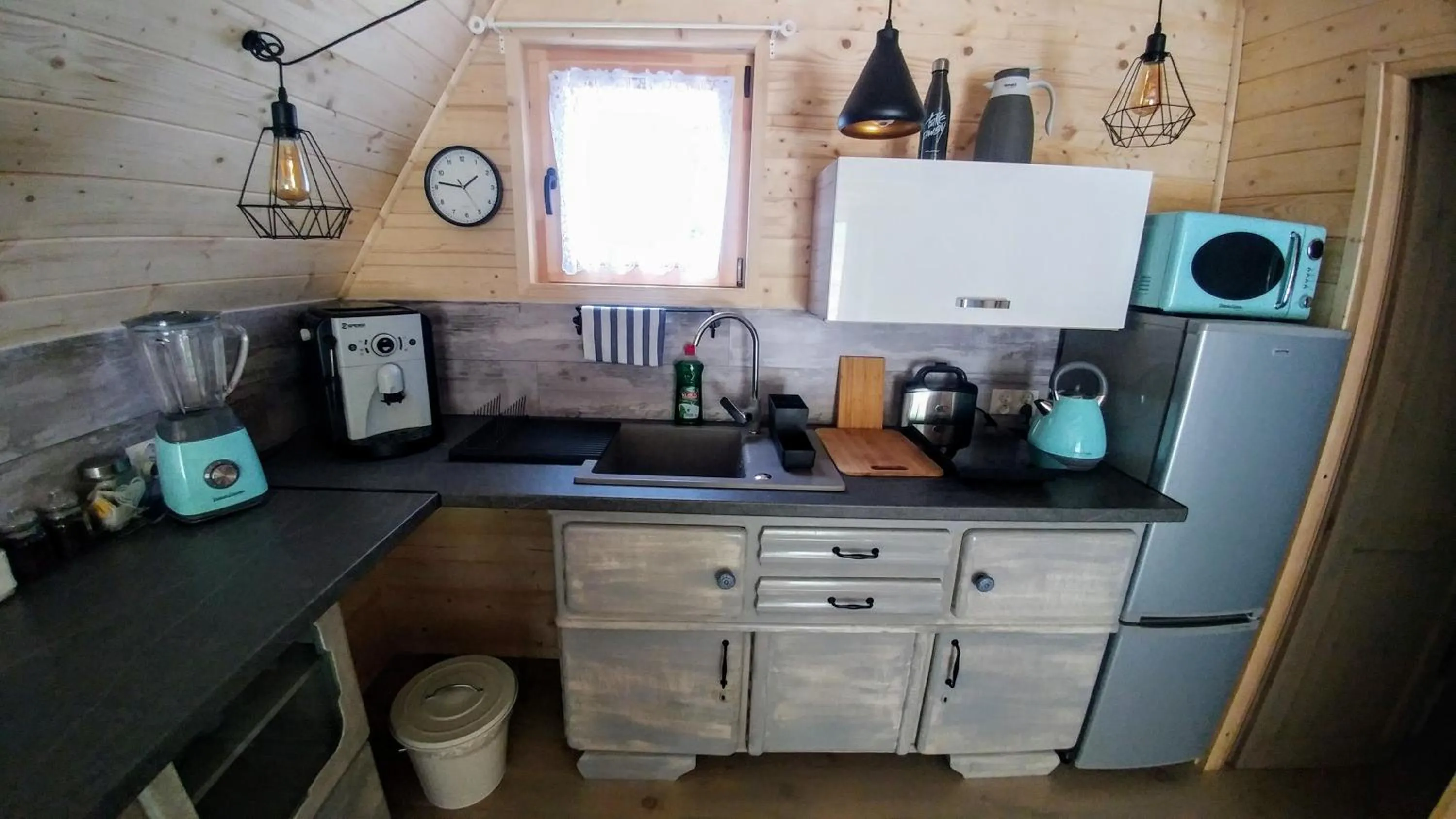 Kitchen or kitchenette in Osada pod Beskidem- chatki całoroczne