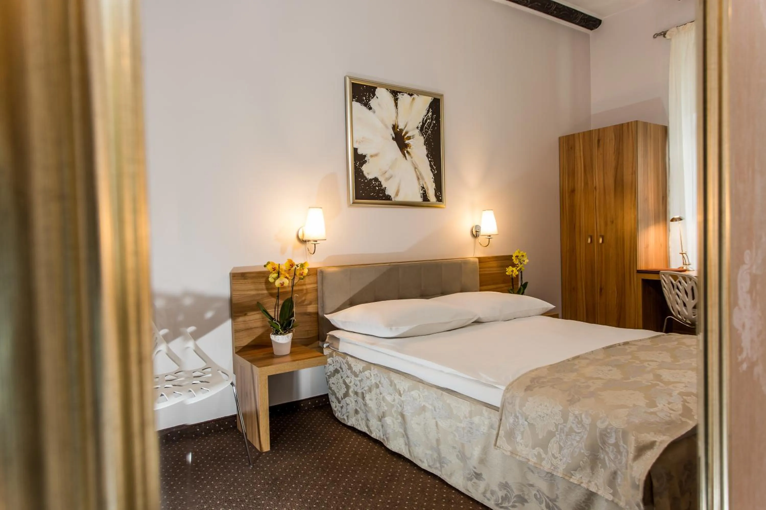 Photo of the whole room, Bed in Tulip Hotels - Wroclaw Patio