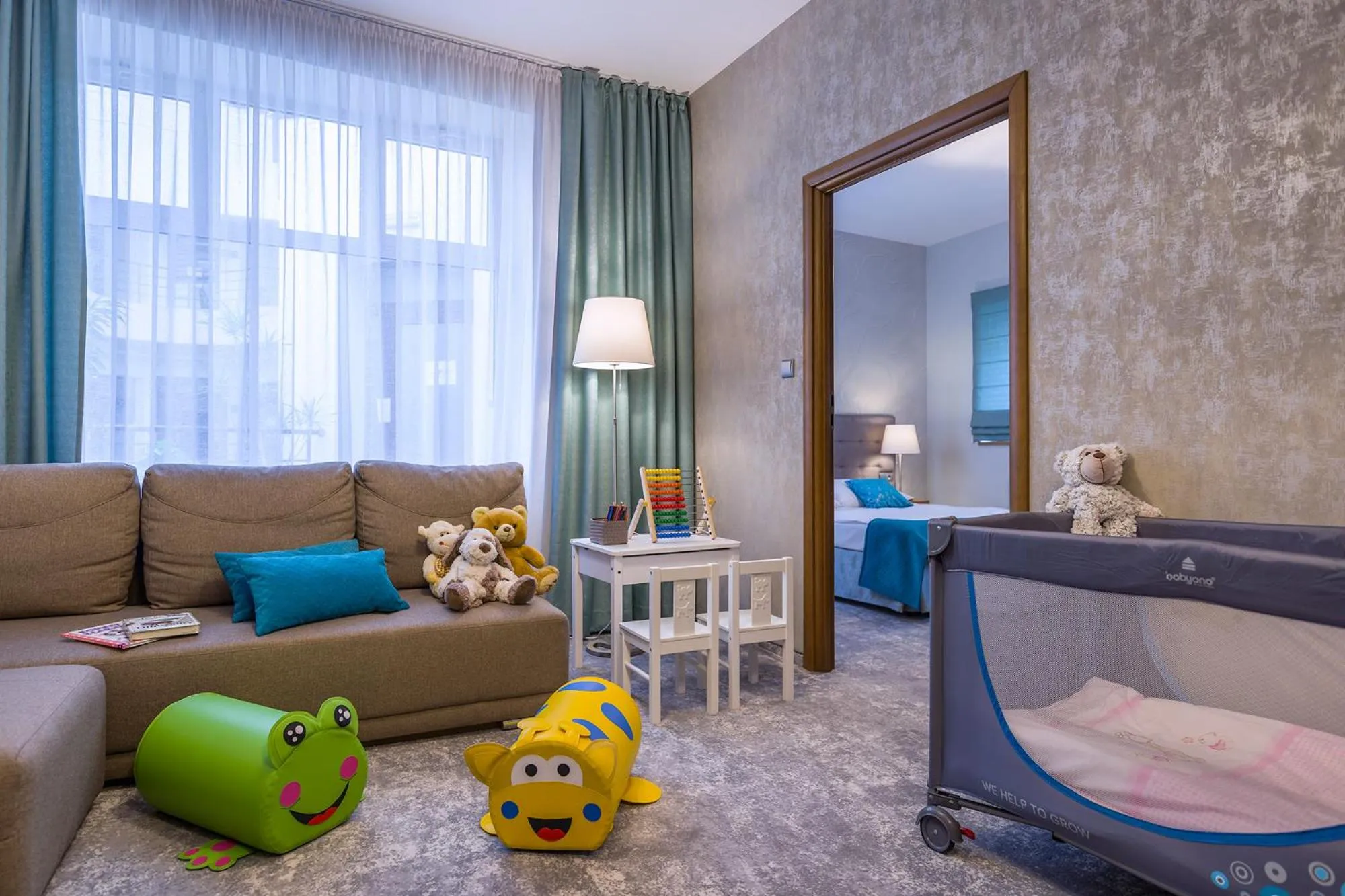 Living room, Bed in Tulip Hotels - Wroclaw Patio