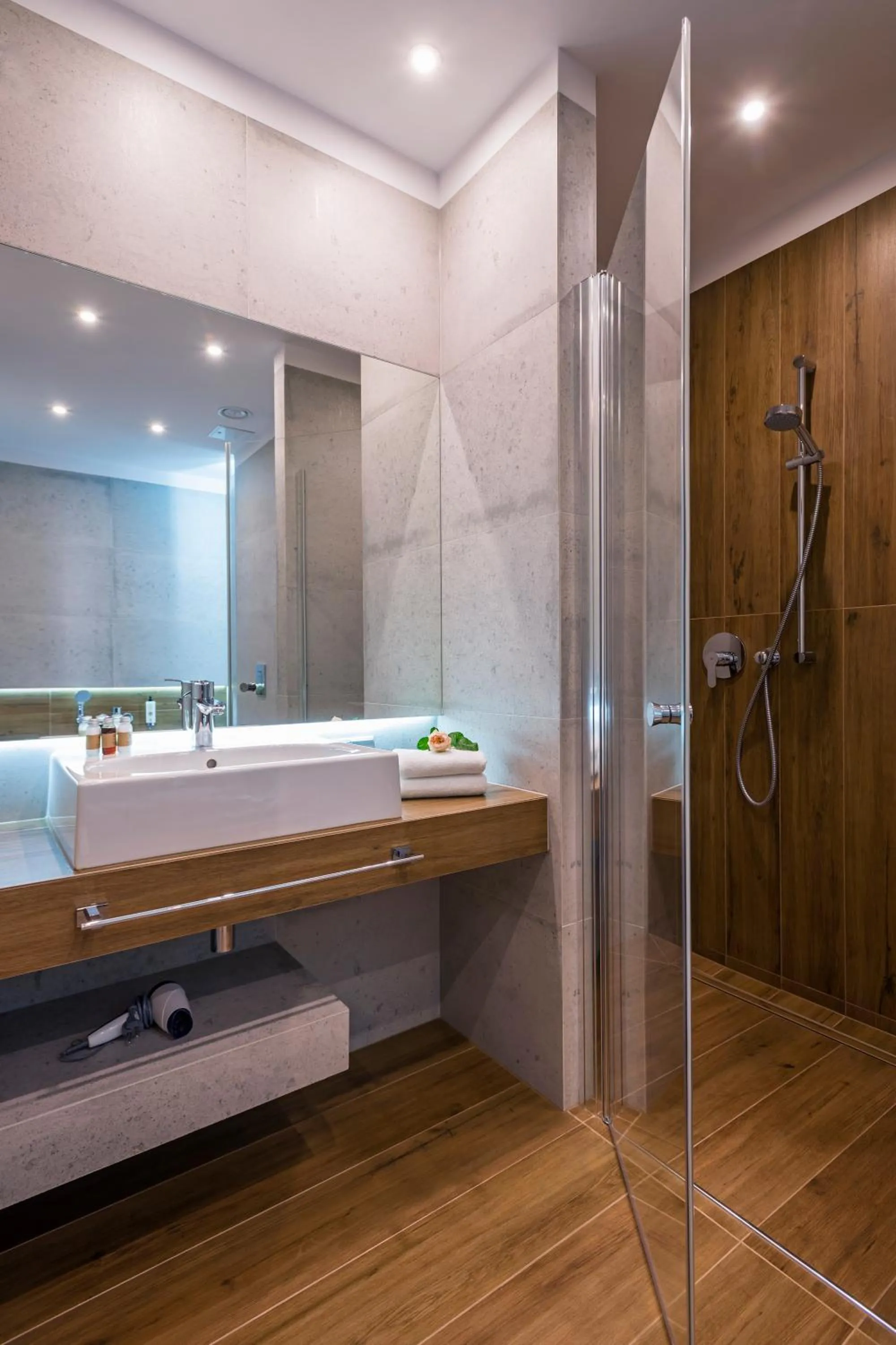 Shower in Tulip Hotels - Wroclaw Patio