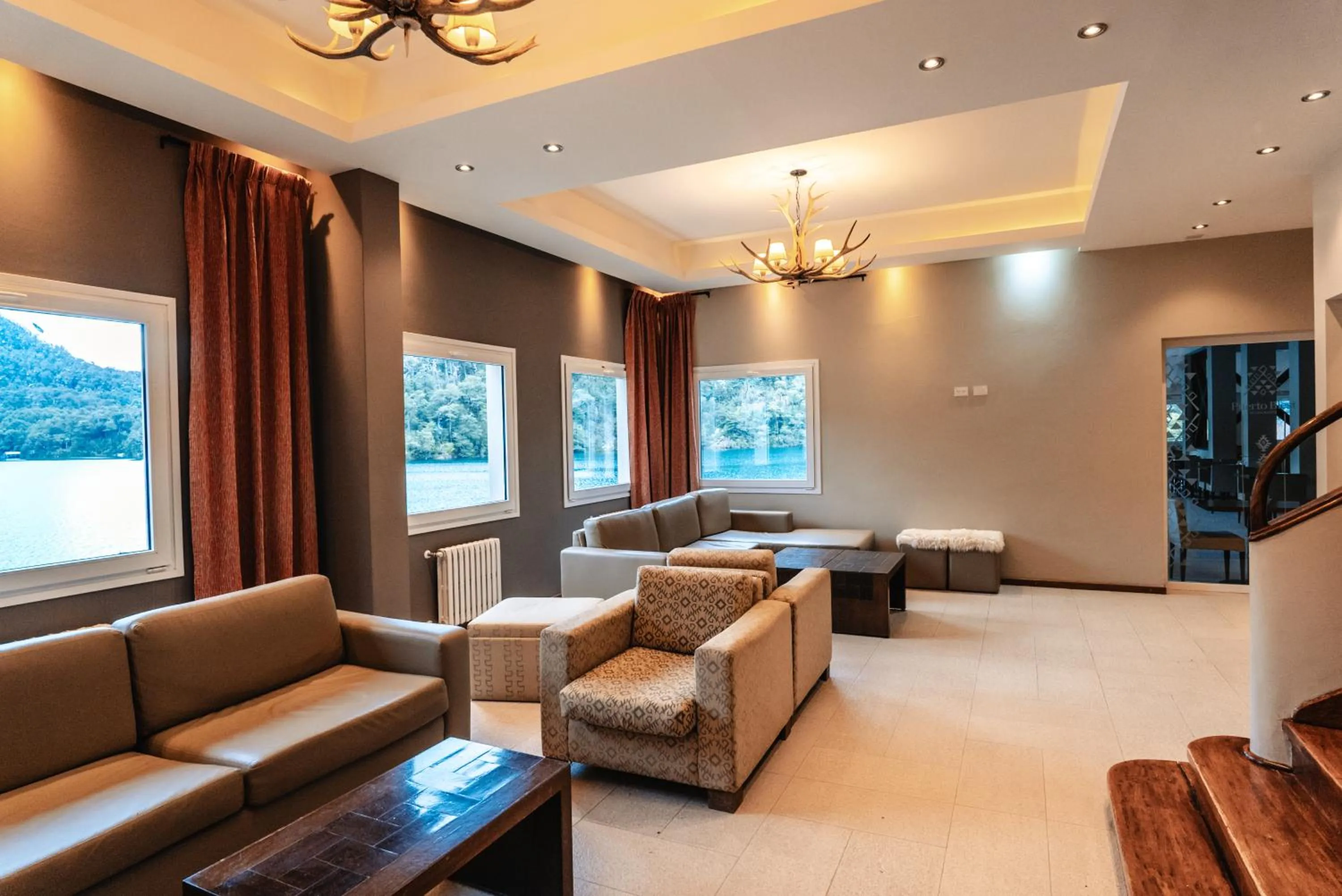 Lobby or reception in Hotel Puerto Blest