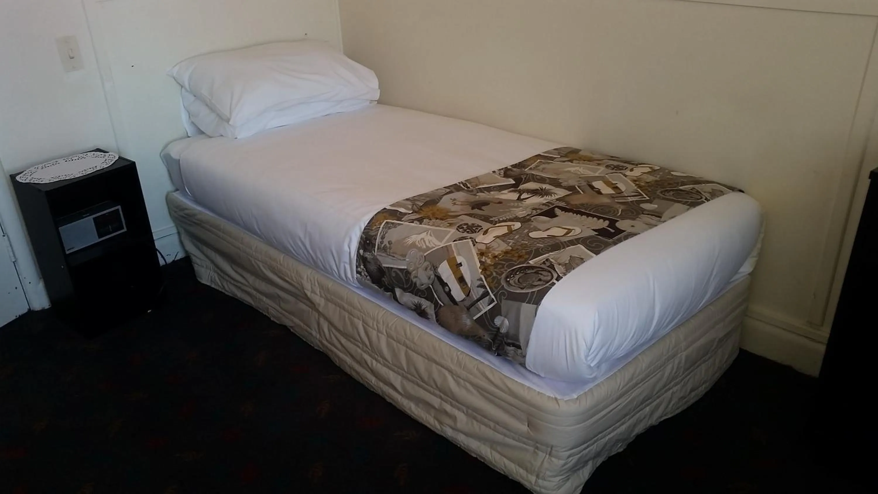 Bed in Whakatane Hotel