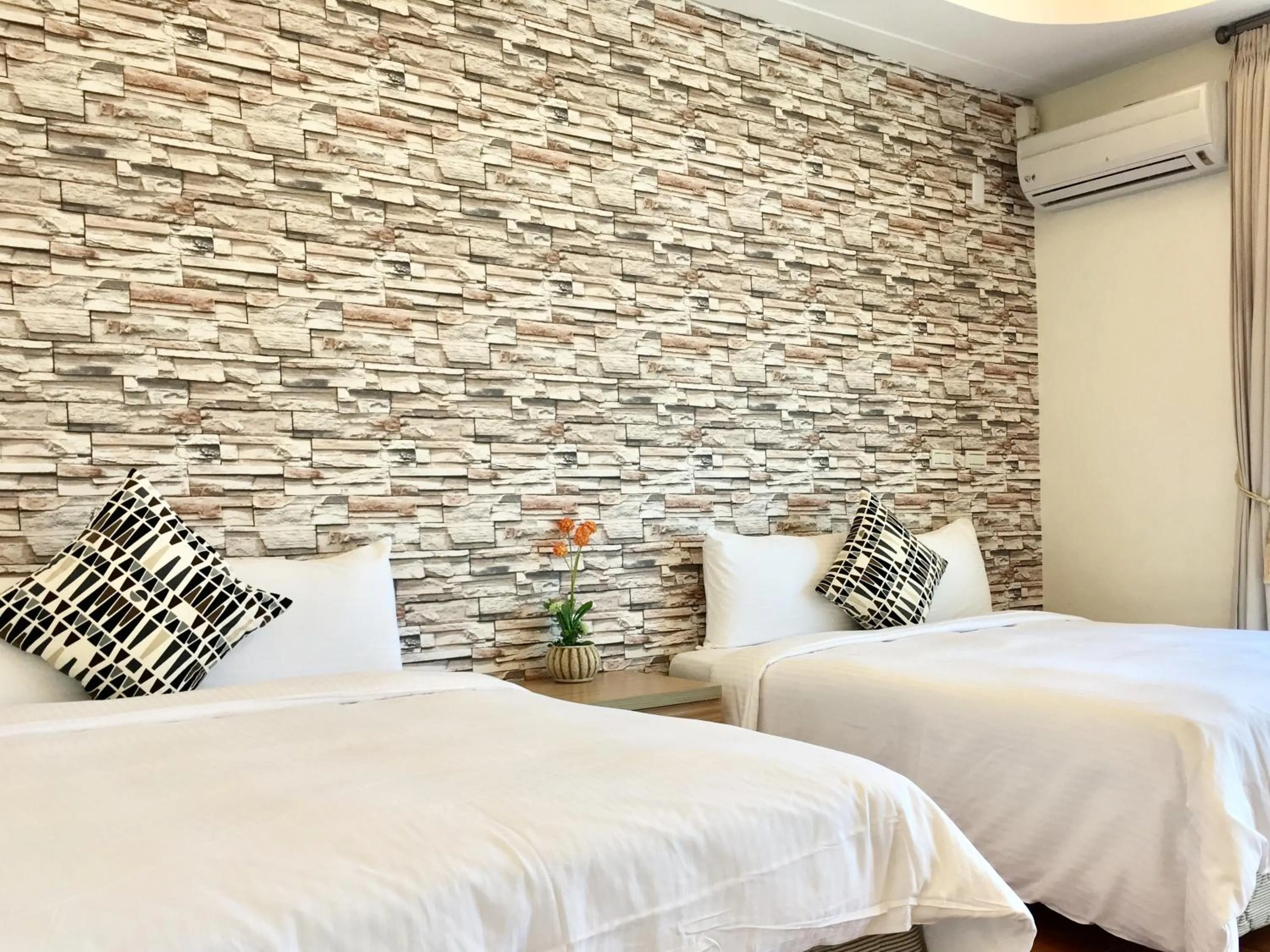 Bed in Sun Shine B&B