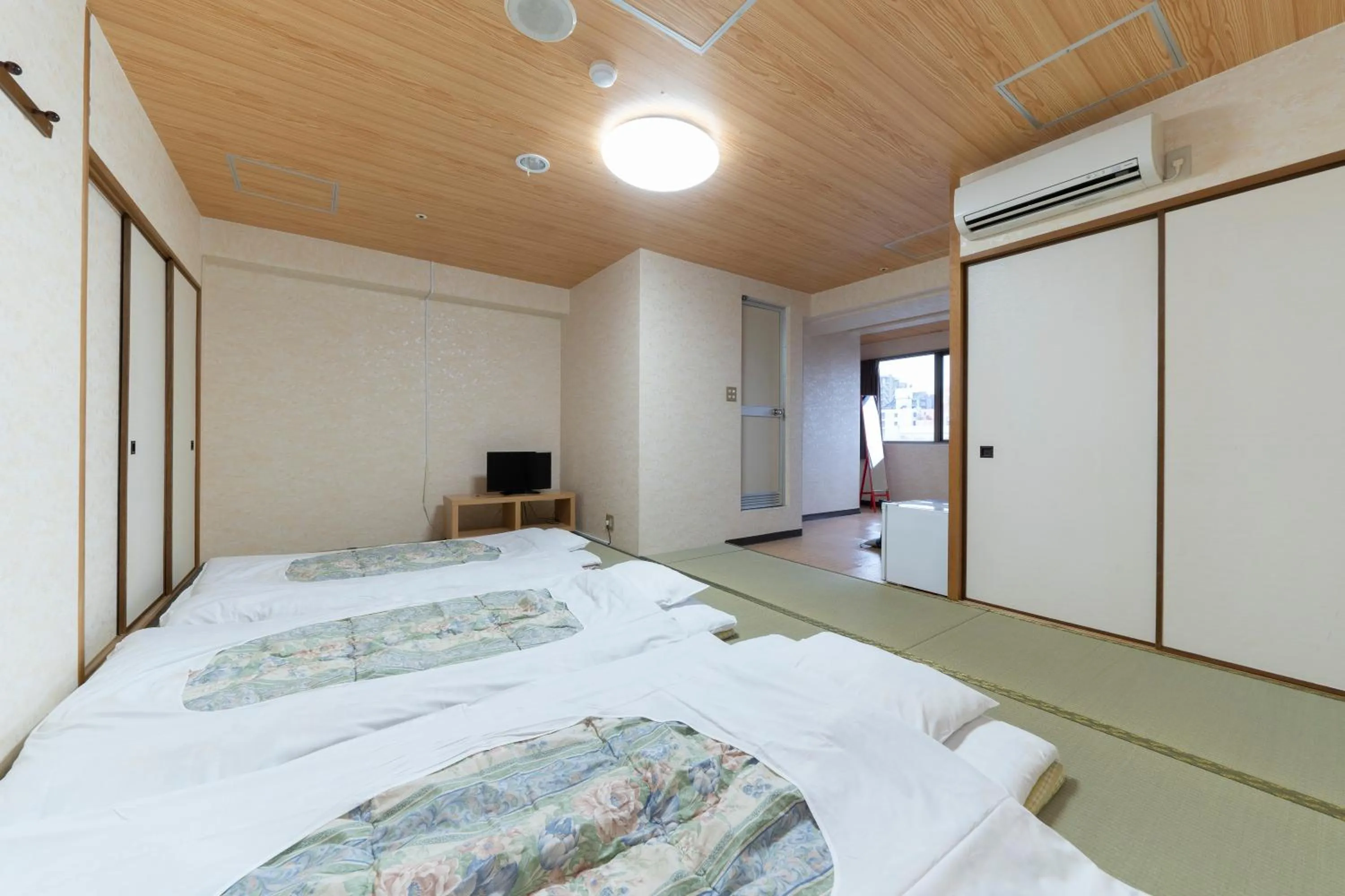 Photo of the whole room, Bed in HOTEL CITY INN WAKAYAMA Wakayama-Ekimae