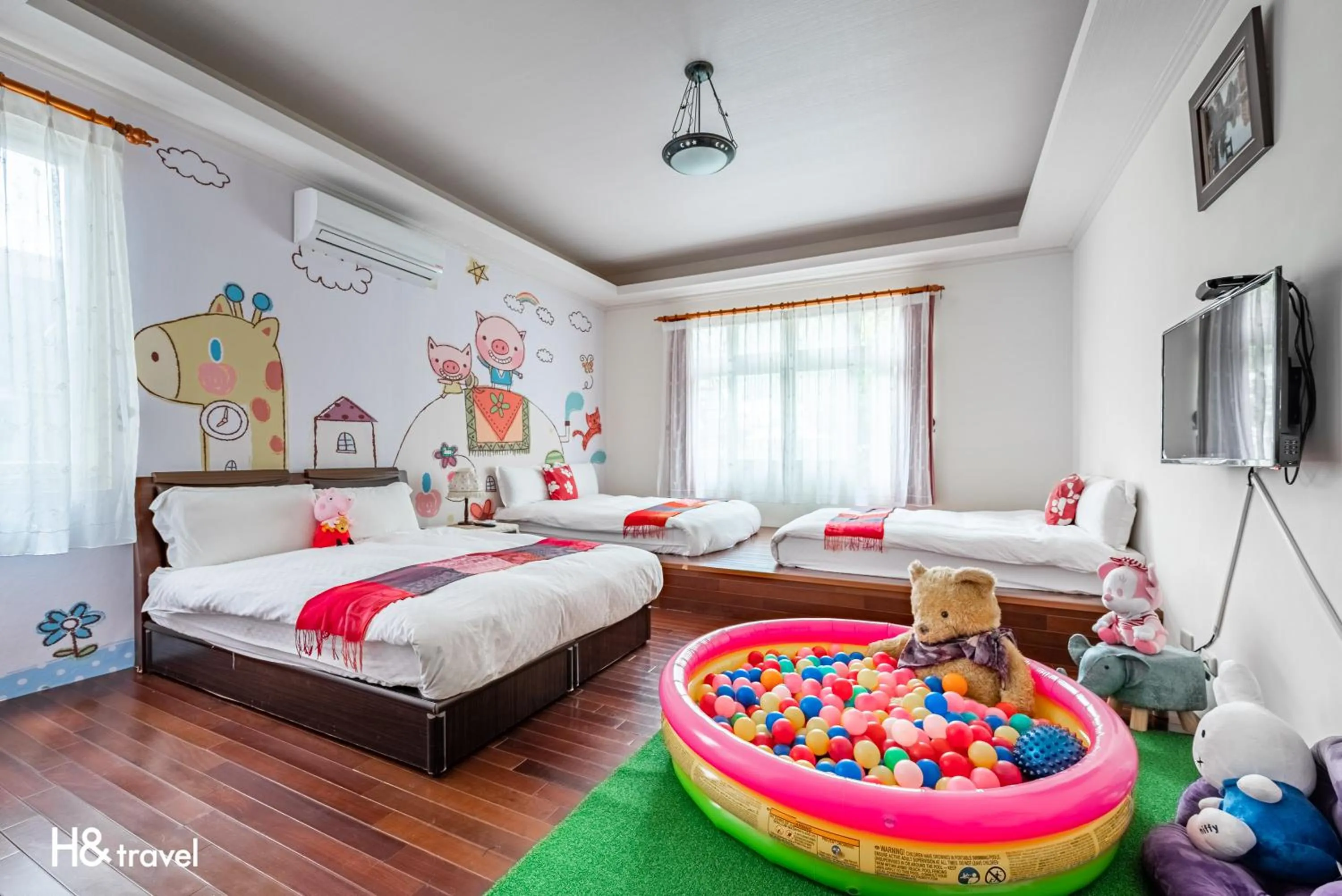 Photo of the whole room, Bed in Shan Tyi Homestay