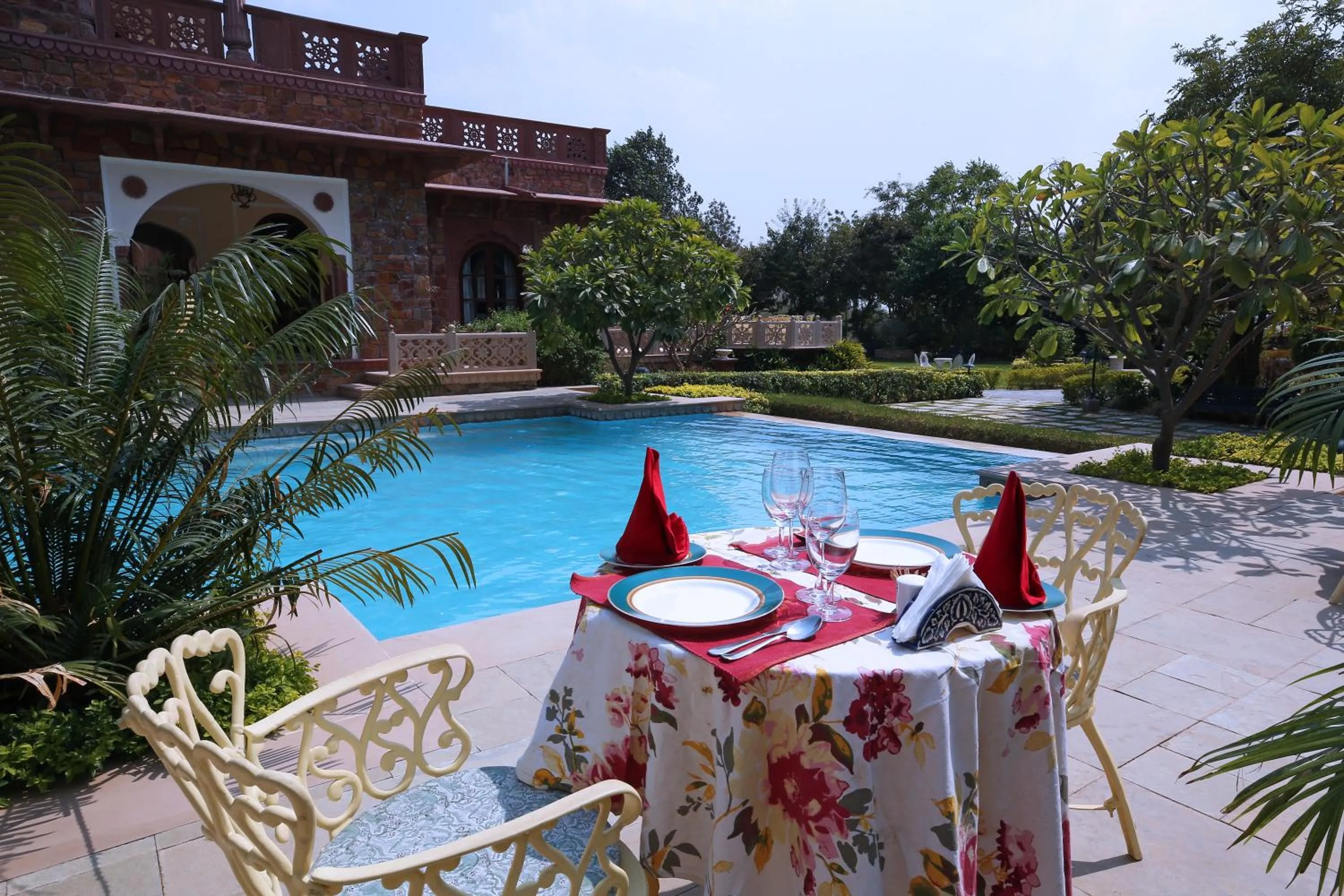 Restaurant/places to eat in Khas Bagh