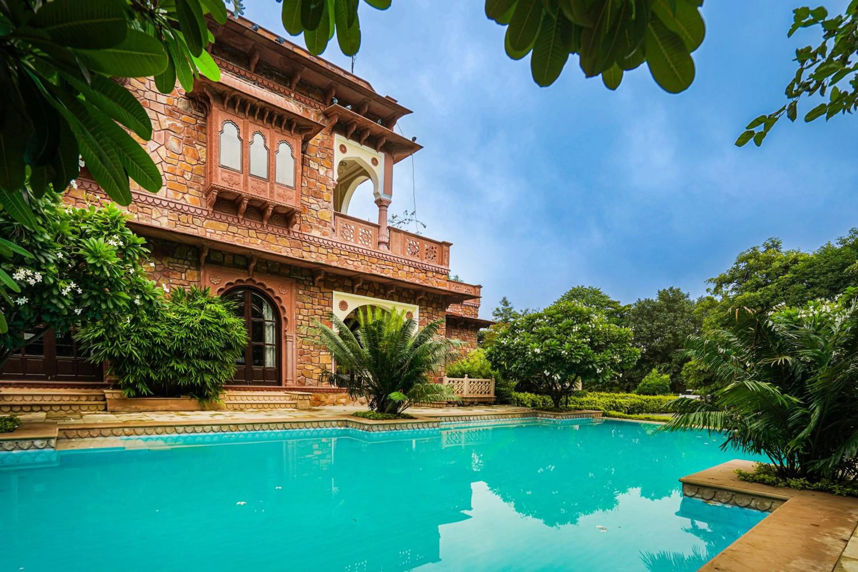 Property building in Khas Bagh