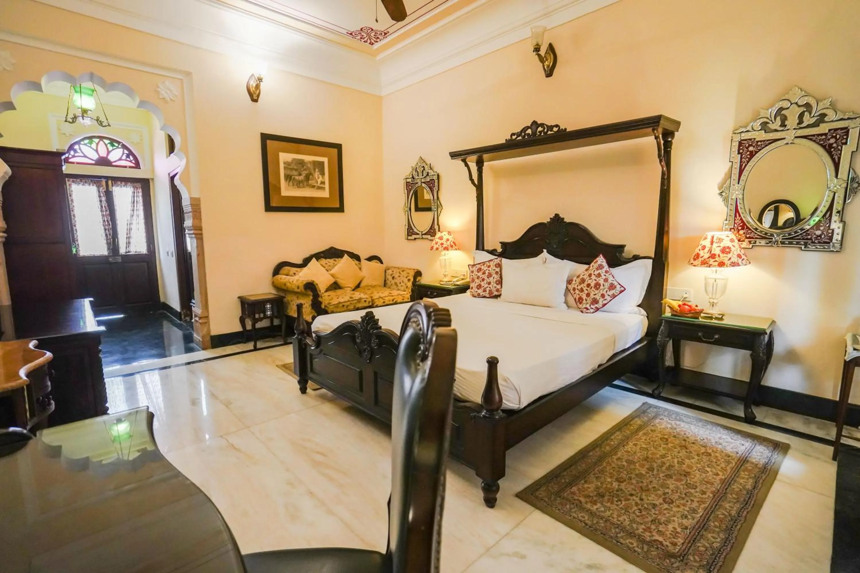 Photo of the whole room, Bed in Khas Bagh