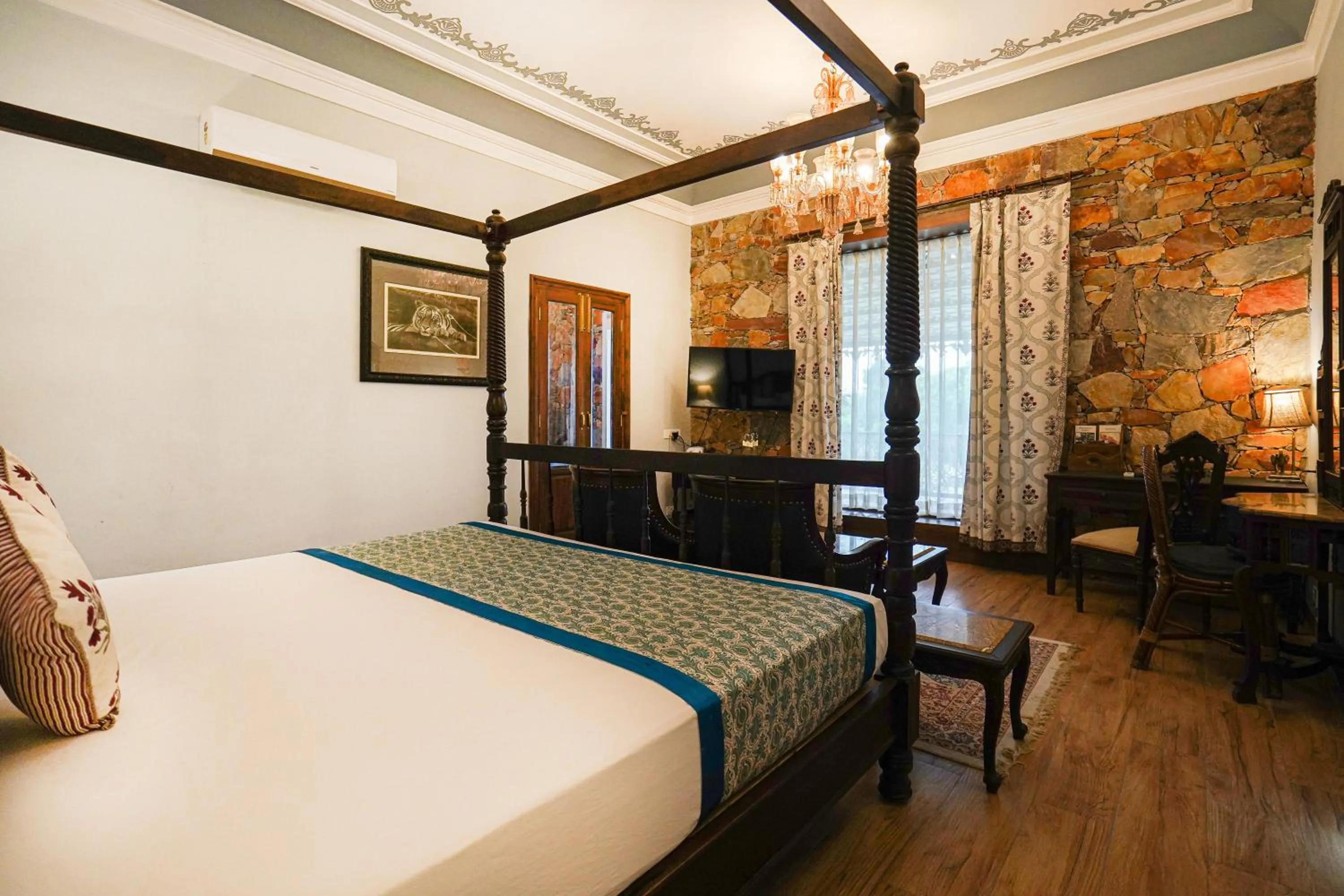 Photo of the whole room, Bed in Khas Bagh