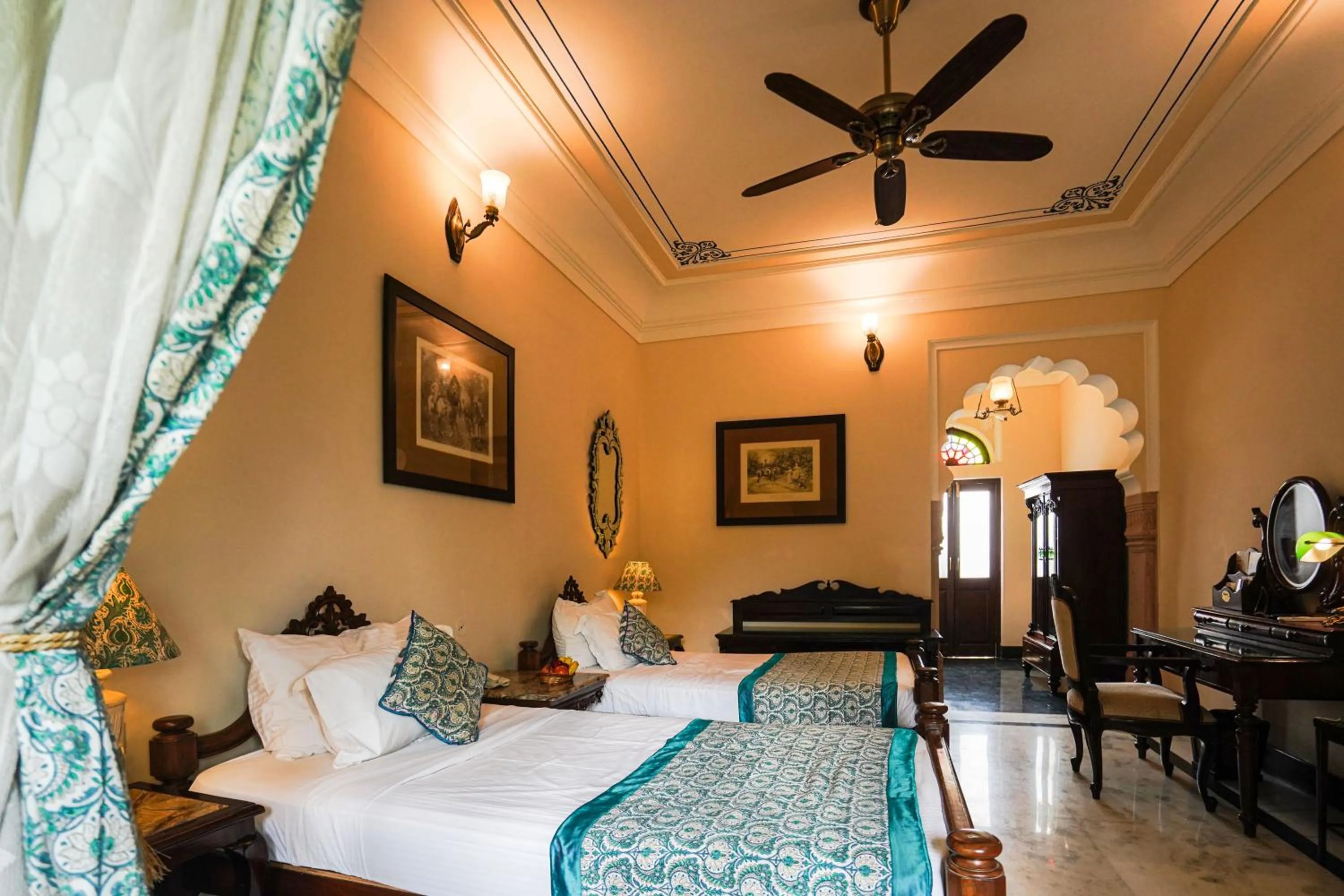 Photo of the whole room, Bed in Khas Bagh