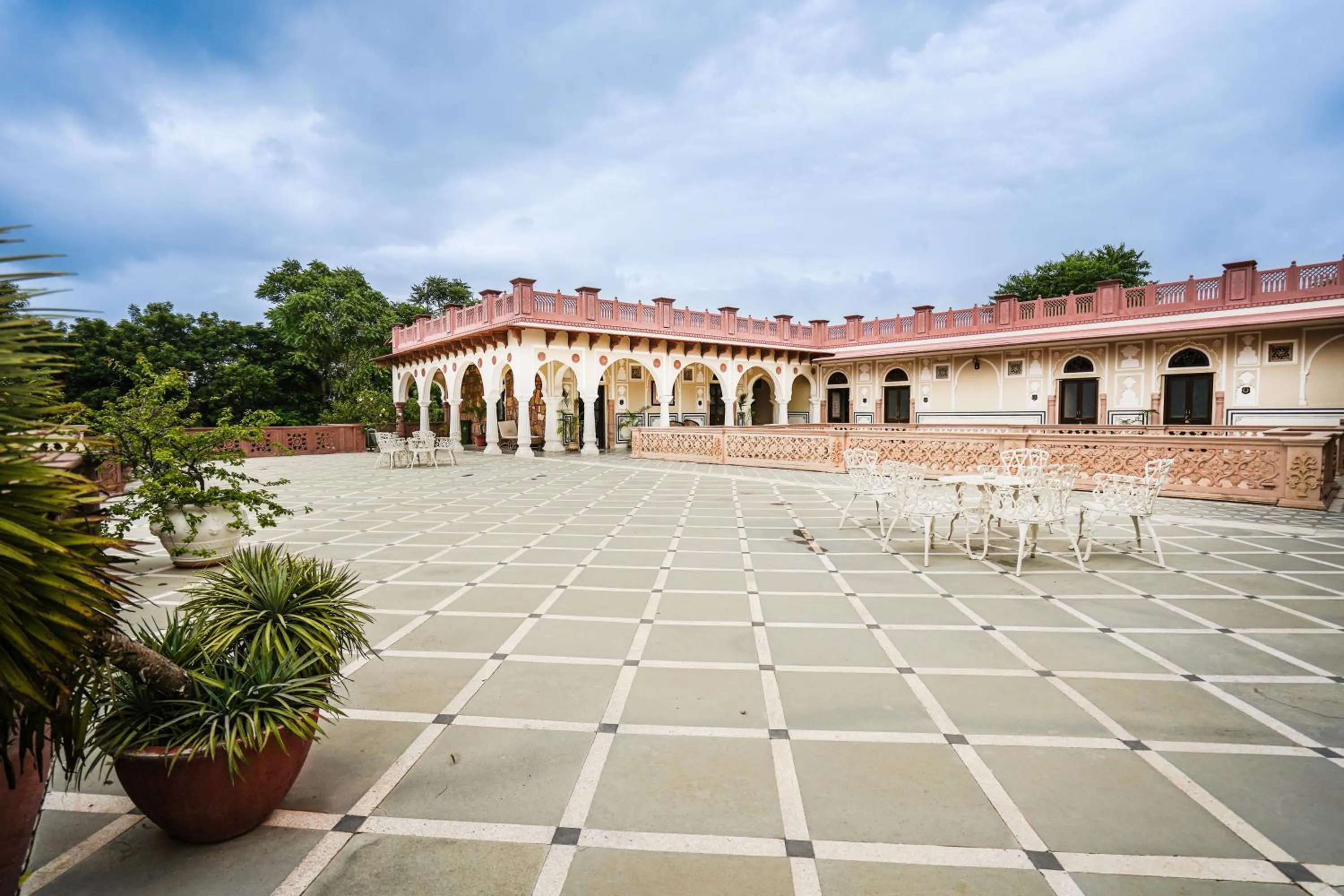 Property building in Khas Bagh