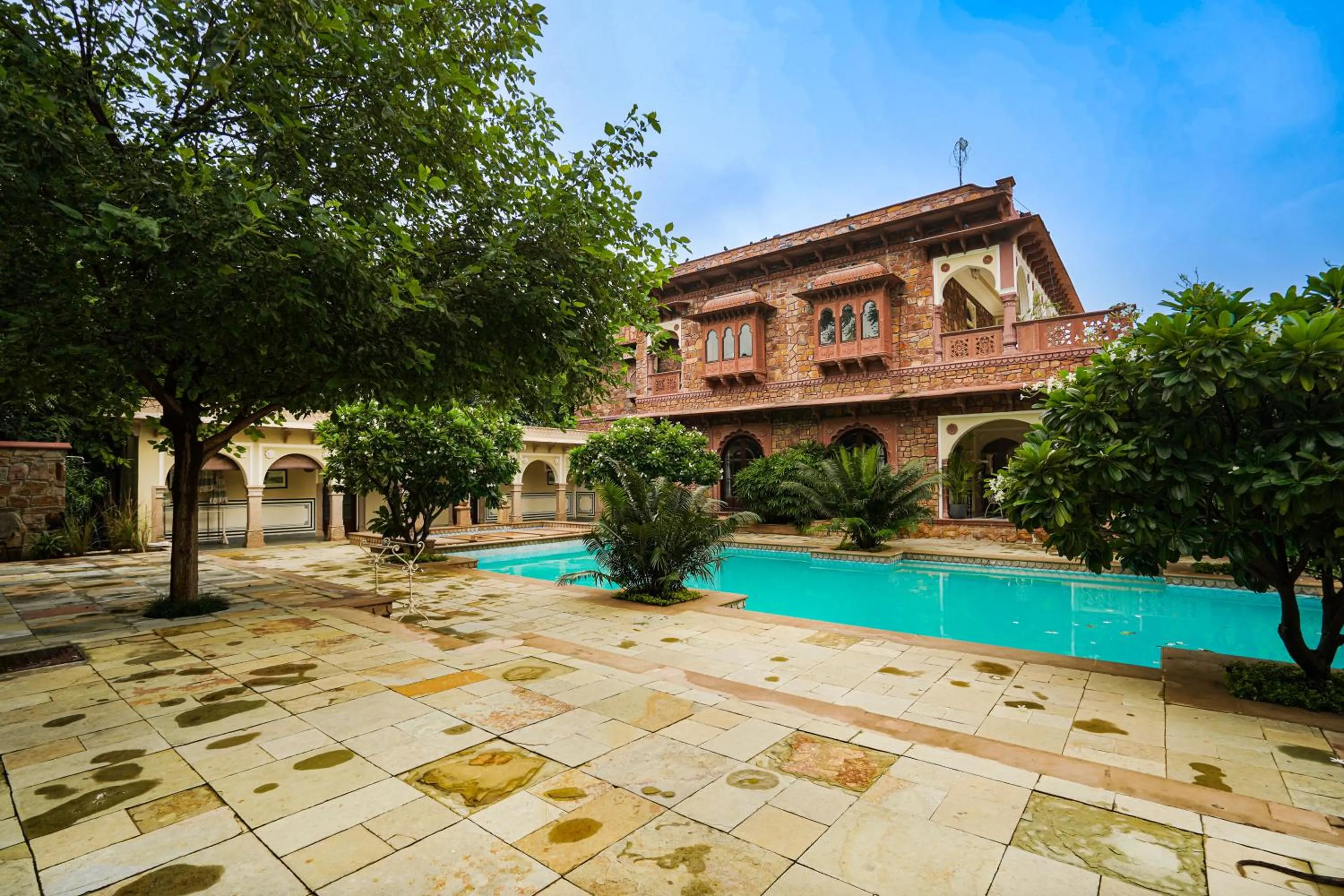 Property building in Khas Bagh