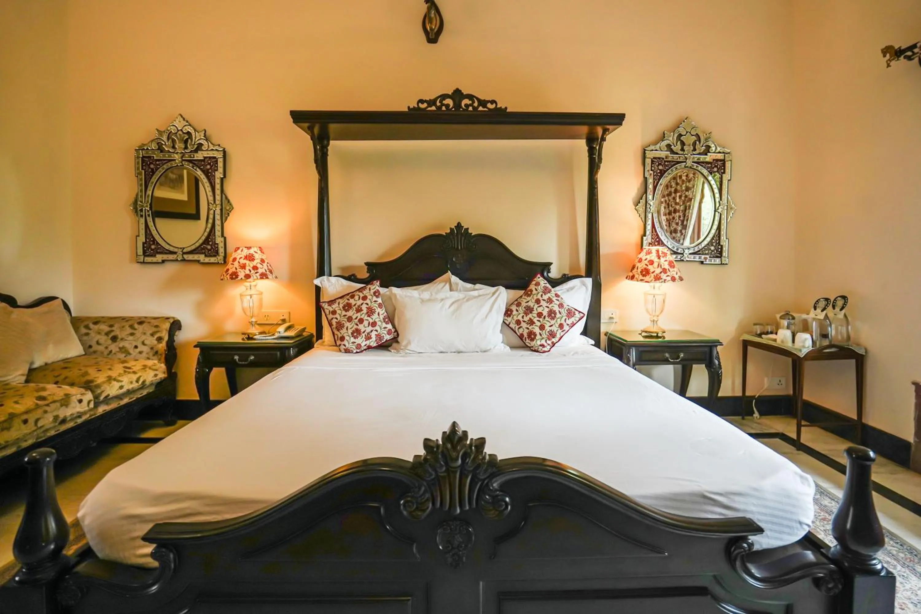 Bedroom, Bed in Khas Bagh