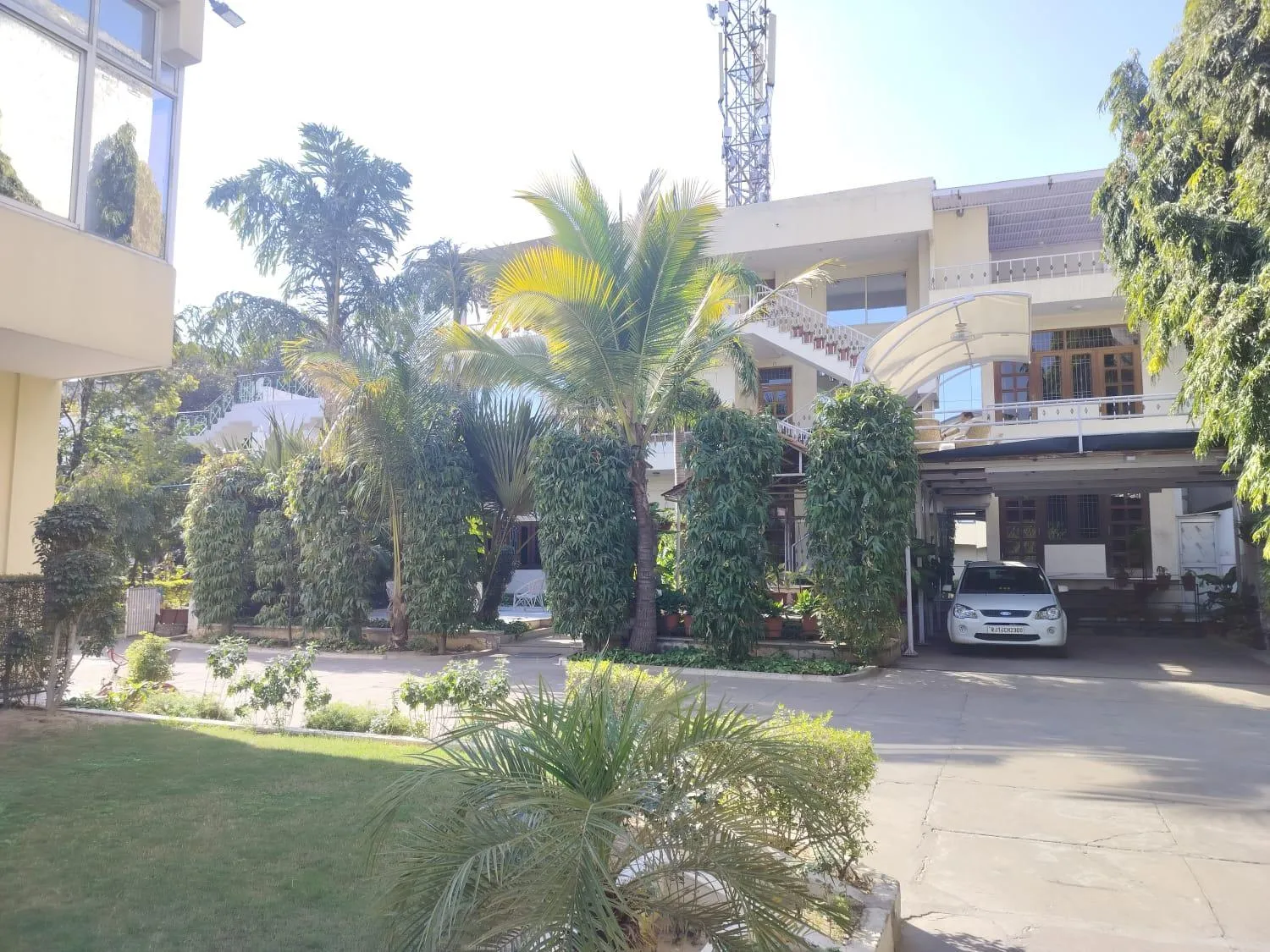 Garden view in Hotel Sukhvilas