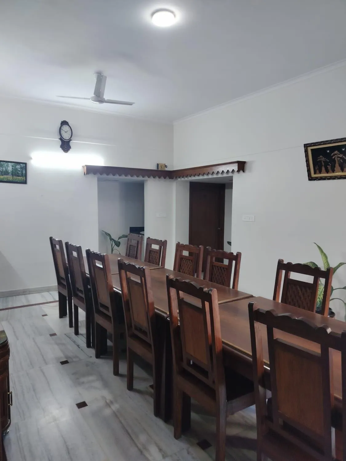 Restaurant/places to eat in Hotel Sukhvilas