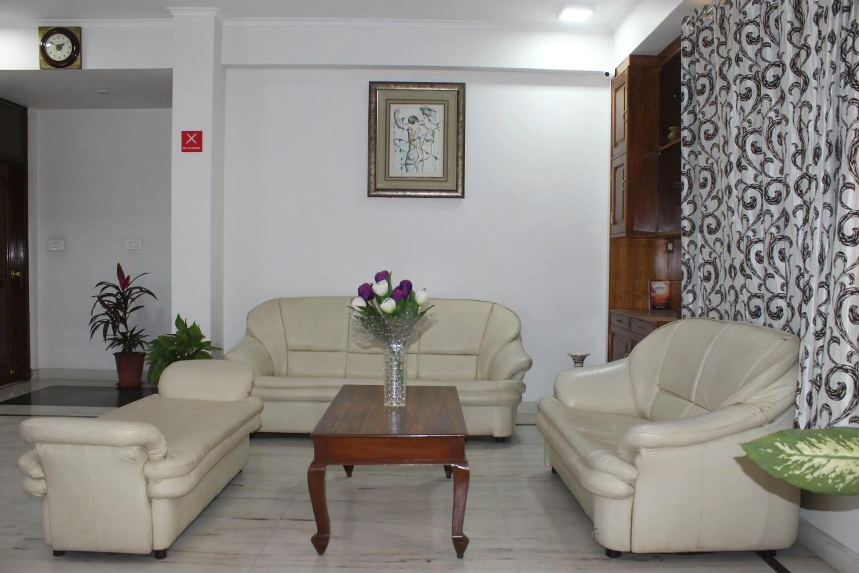 Seating area in Hotel Sukhvilas