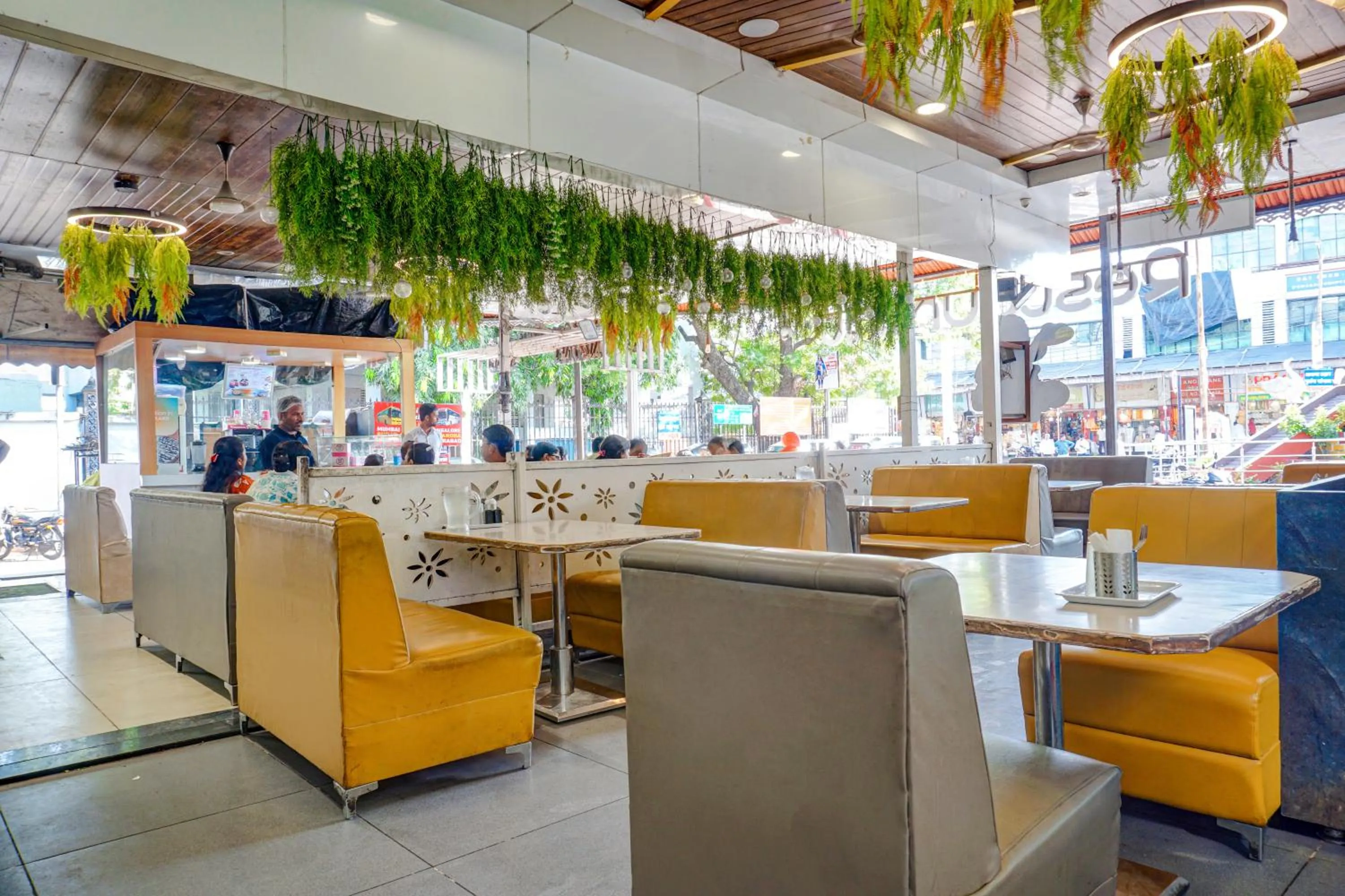 Restaurant/places to eat in Via Tulsi Park