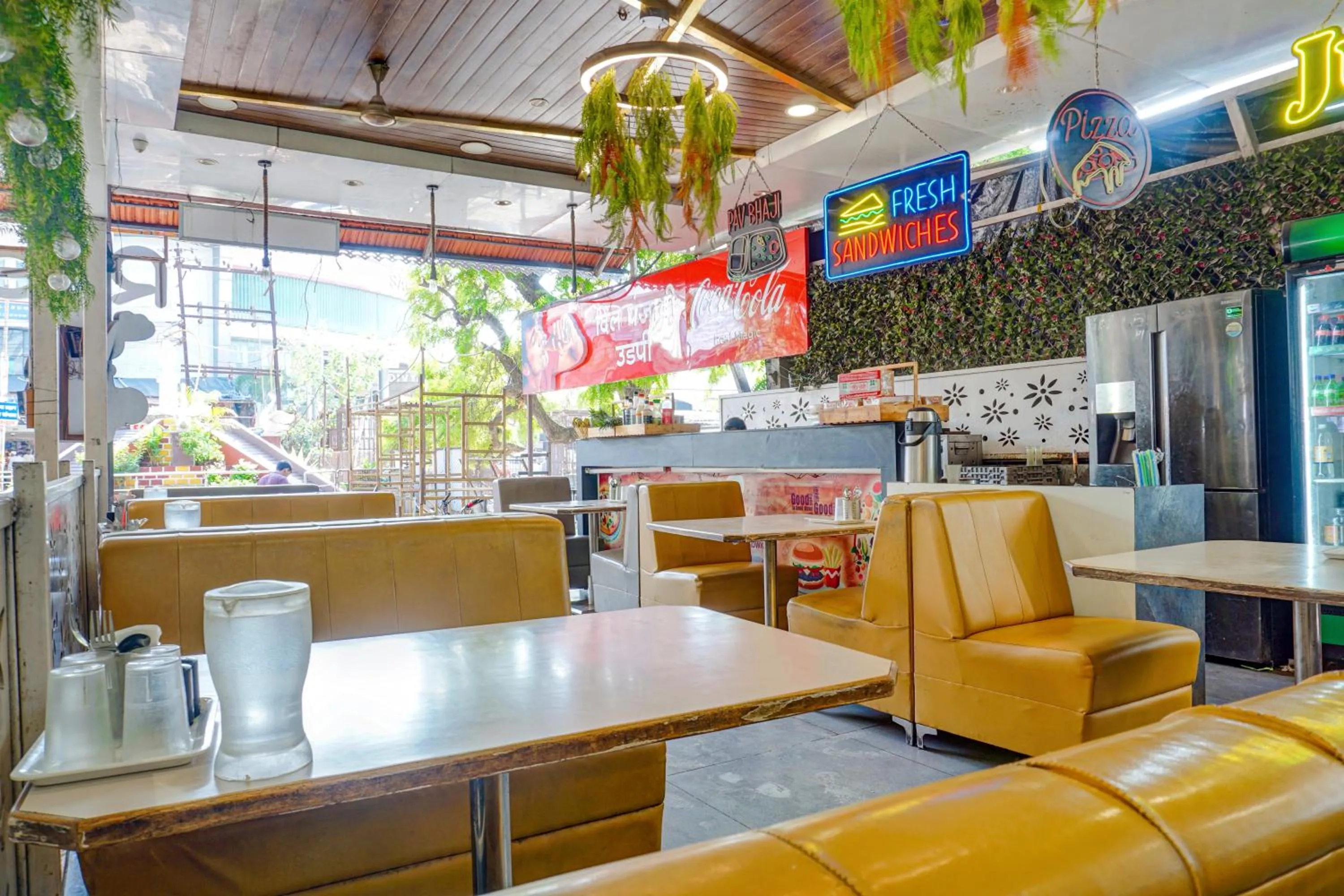 Restaurant/places to eat in Via Tulsi Park