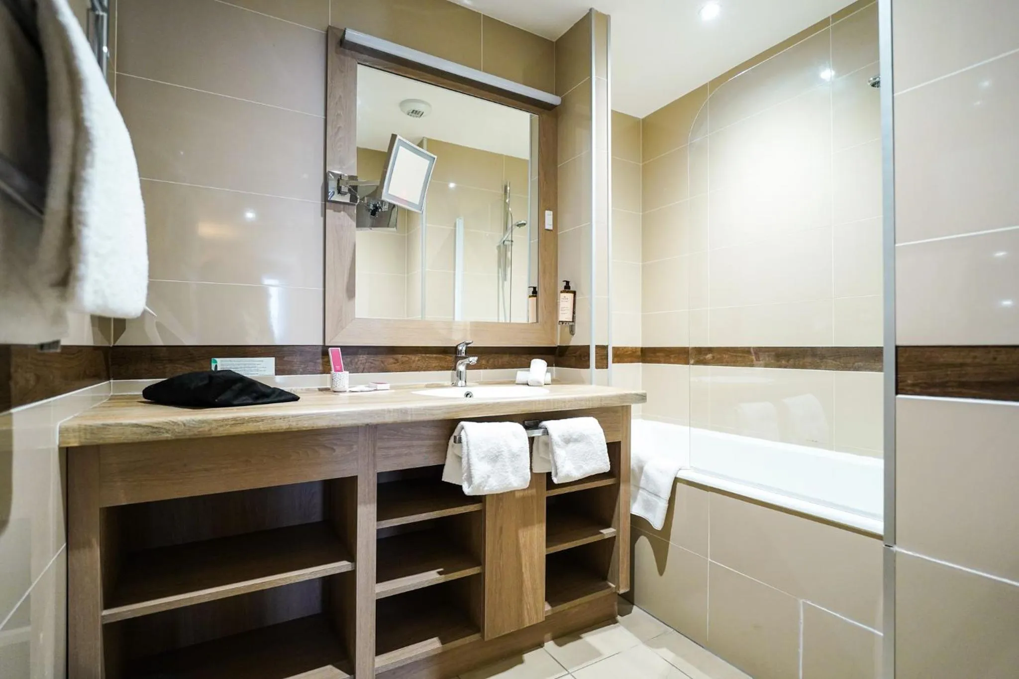 Bathroom in Hotel Vatel Bordeaux