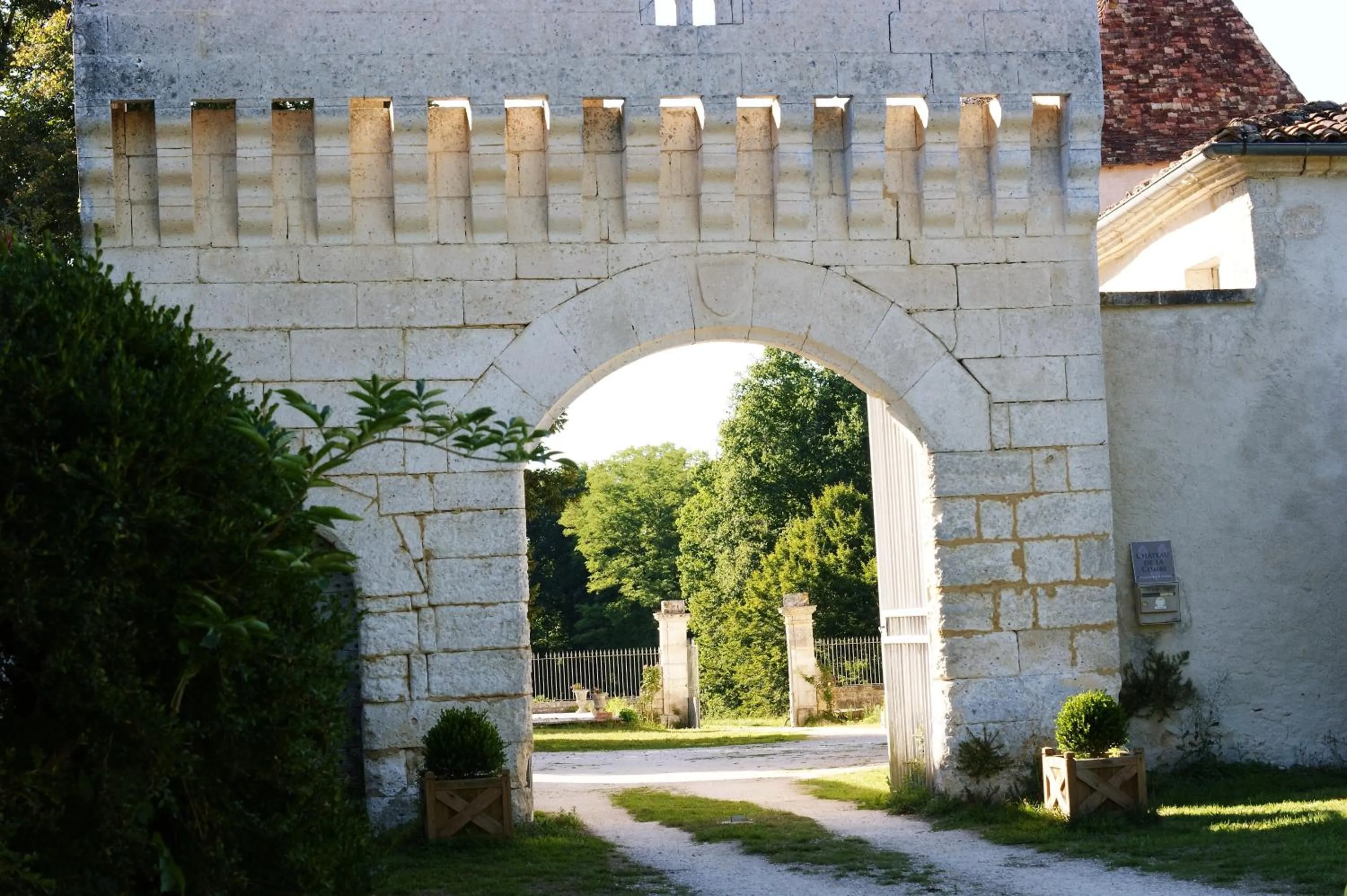 Facade/entrance in Château de La Combe