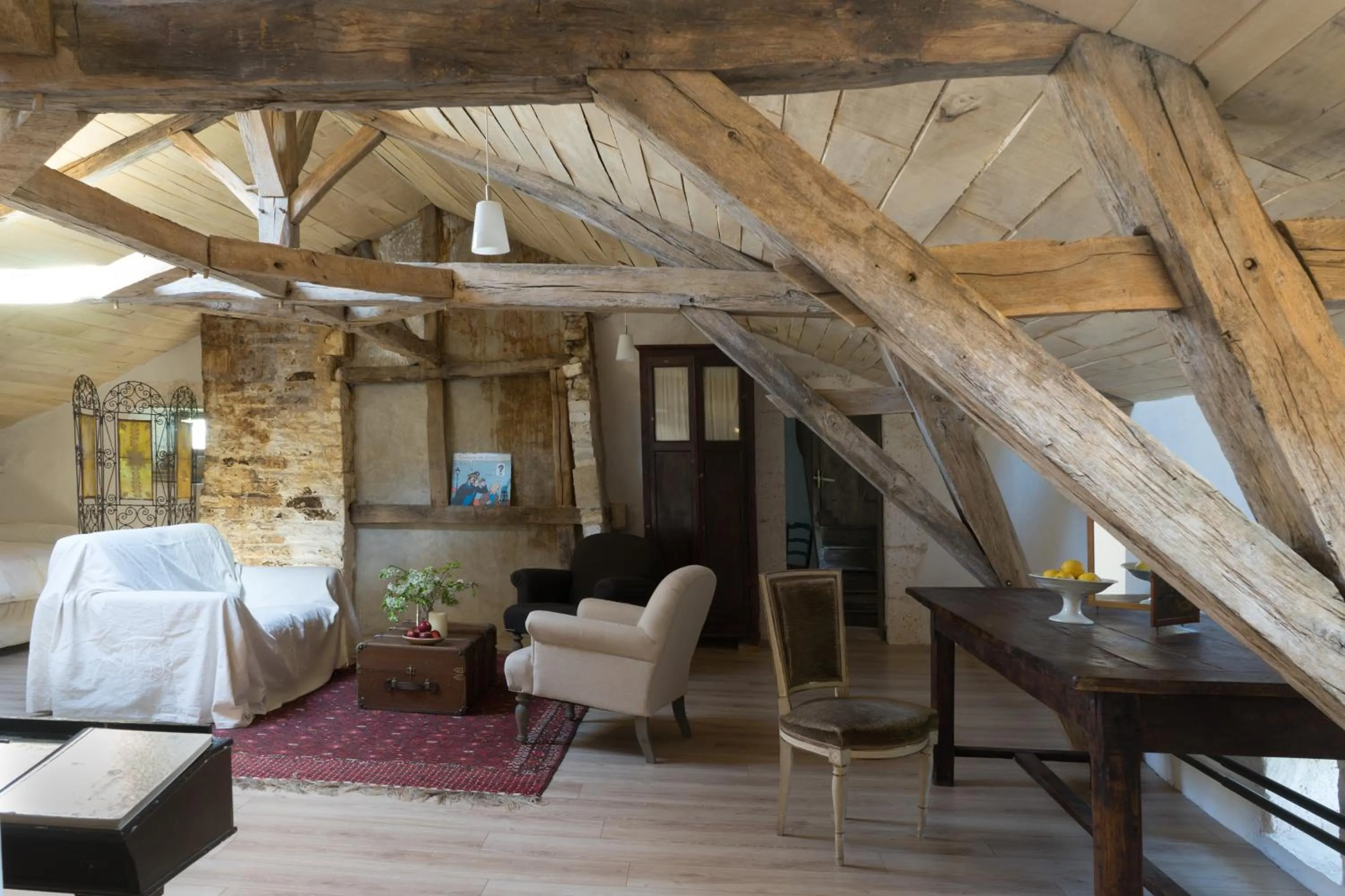 Photo of the whole room in Château de La Combe