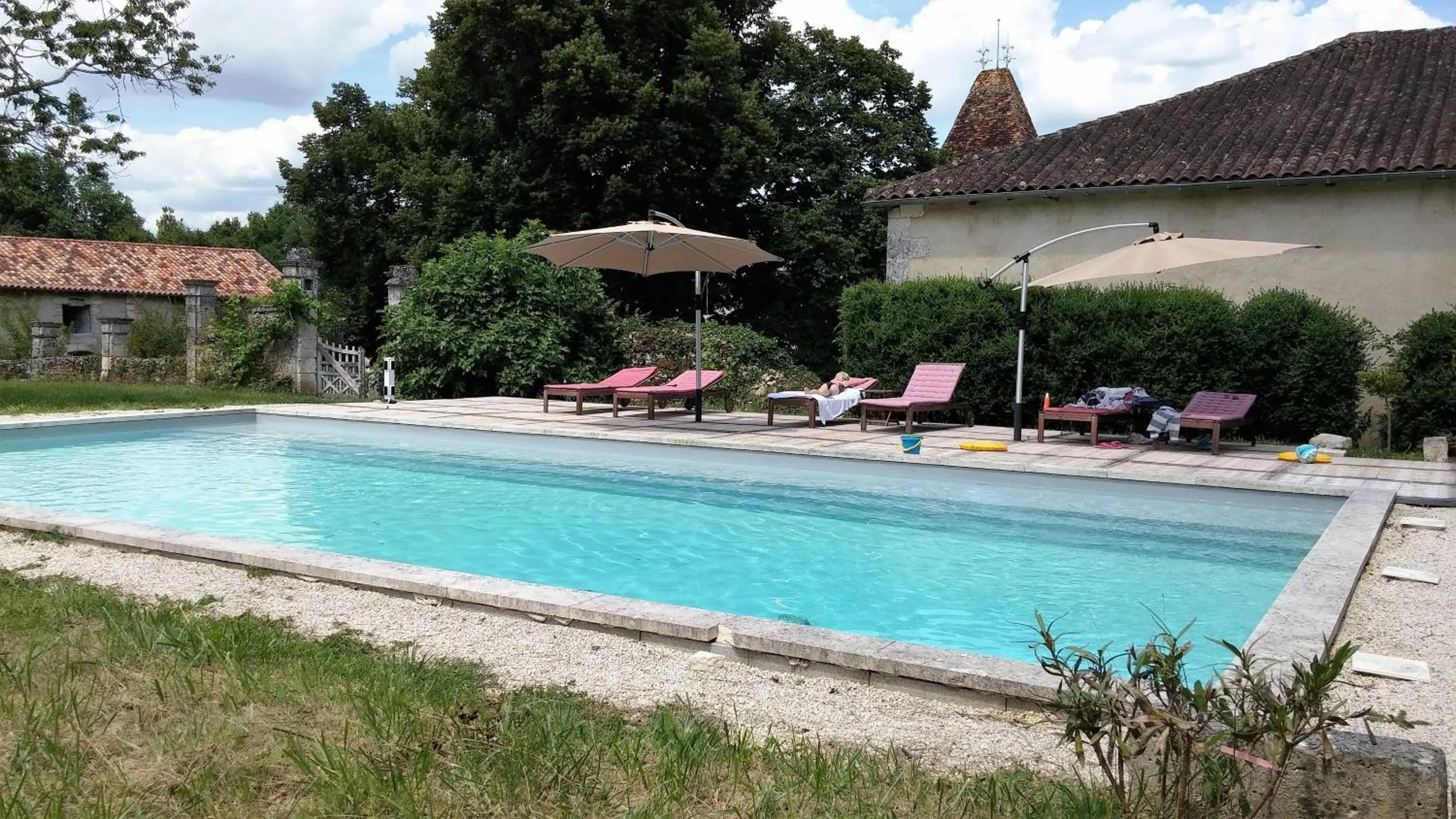 Swimming pool in Château de La Combe