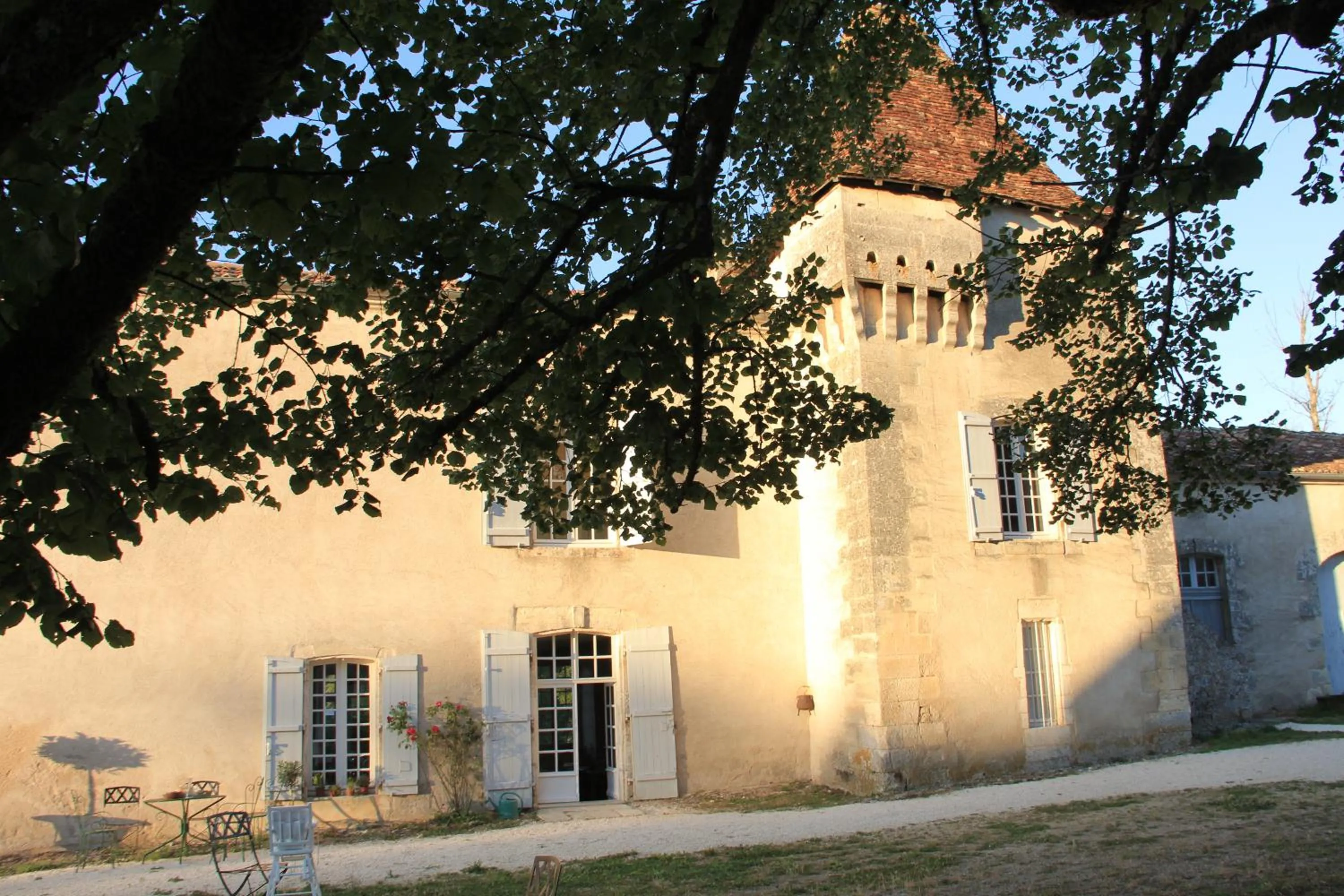 Facade/entrance in Château de La Combe