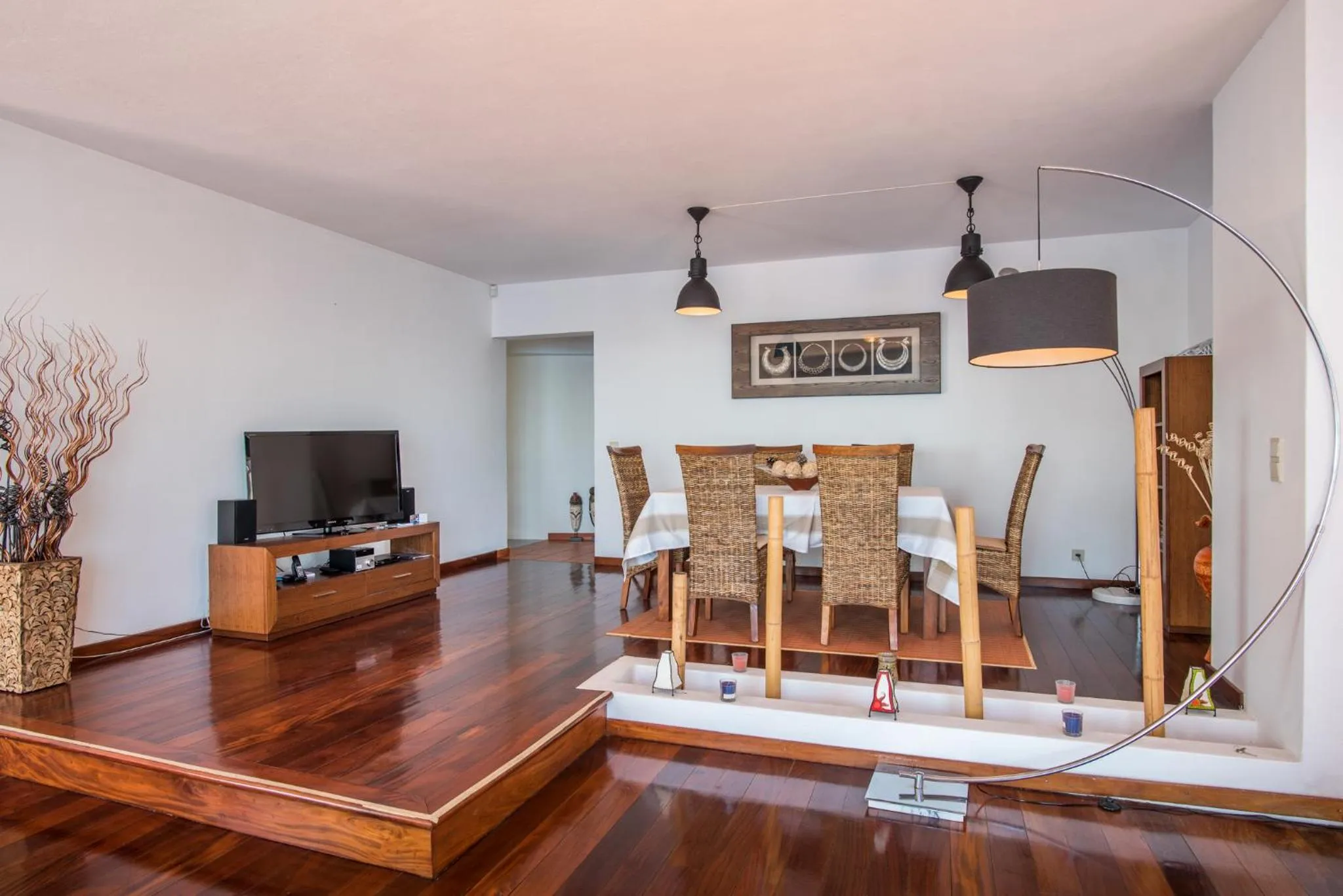 Communal lounge/ TV room in Vivenda da Esquina - by LovelyStay