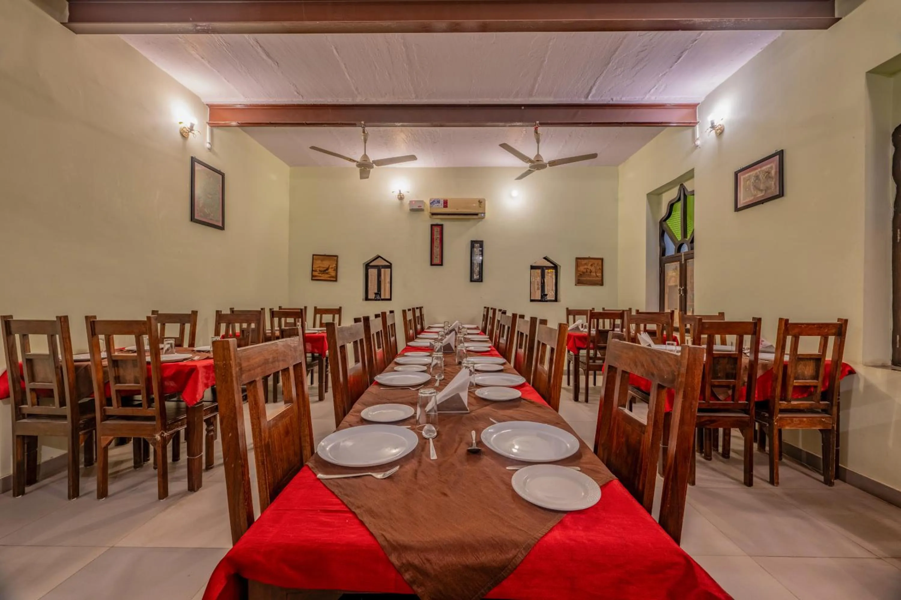 Restaurant/places to eat in Hotel Shahi Palace Mandawa