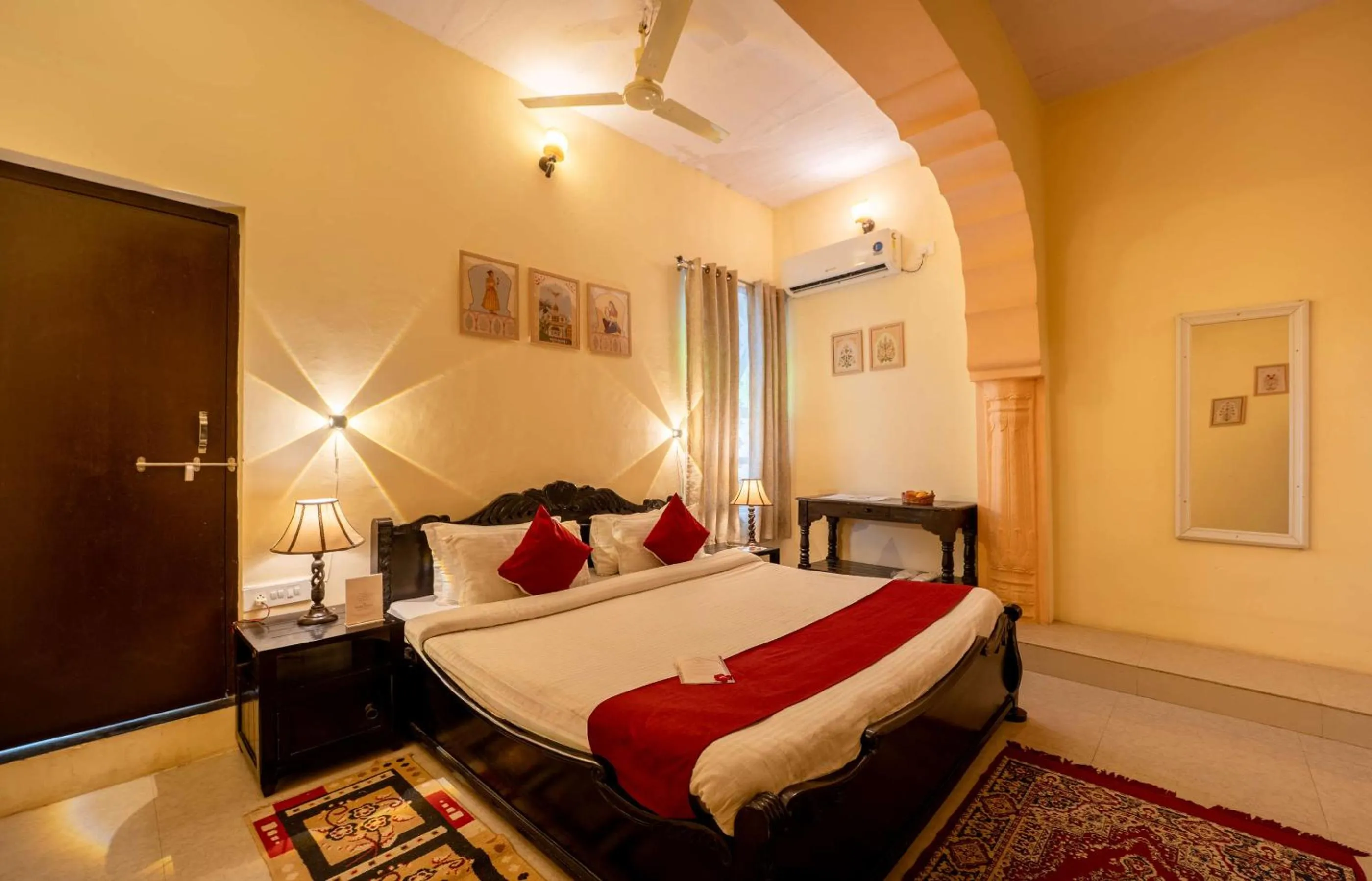 Bedroom, Bed in Hotel Shahi Palace Mandawa
