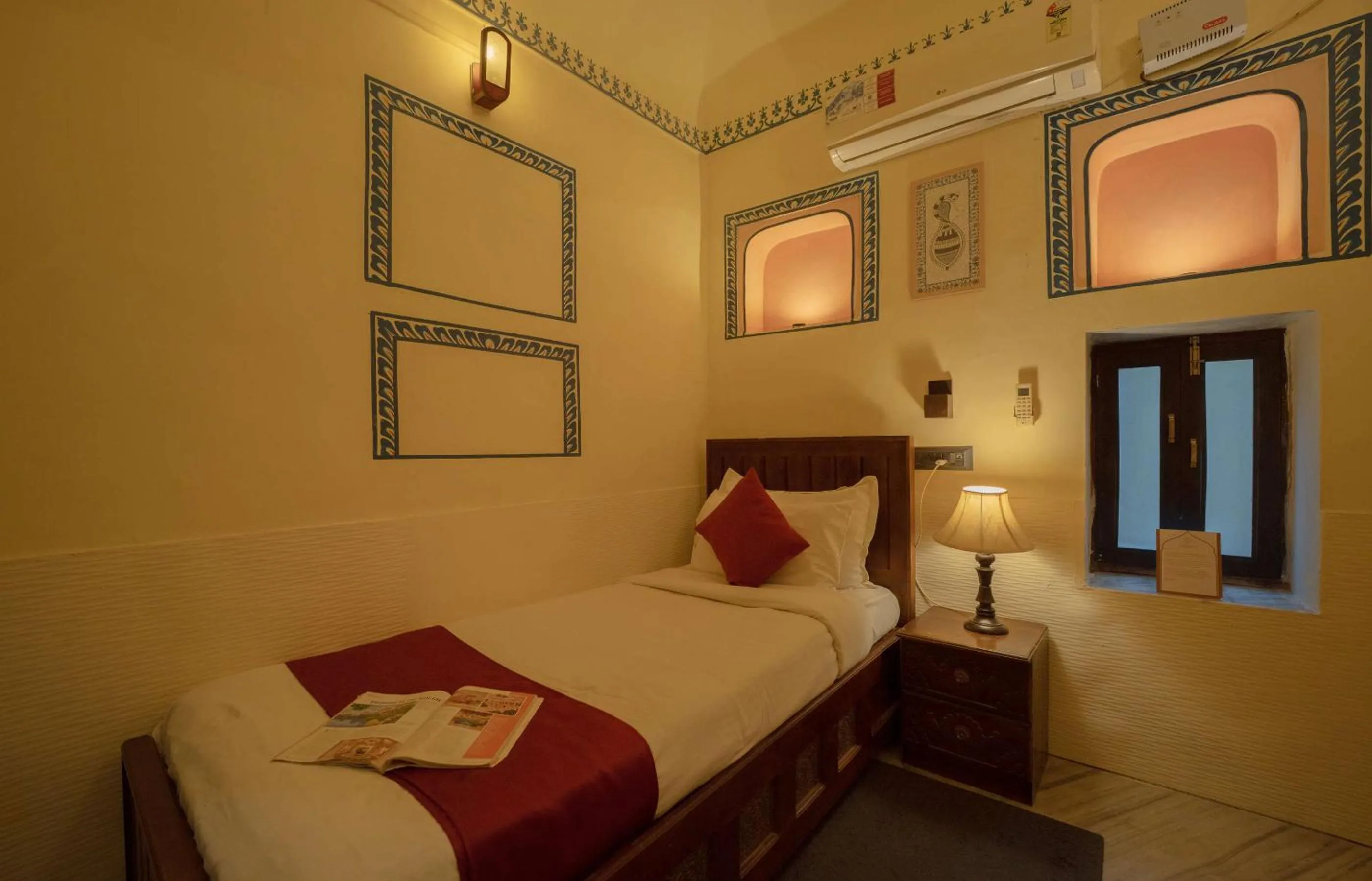 Bedroom, Bed in Hotel Shahi Palace Mandawa