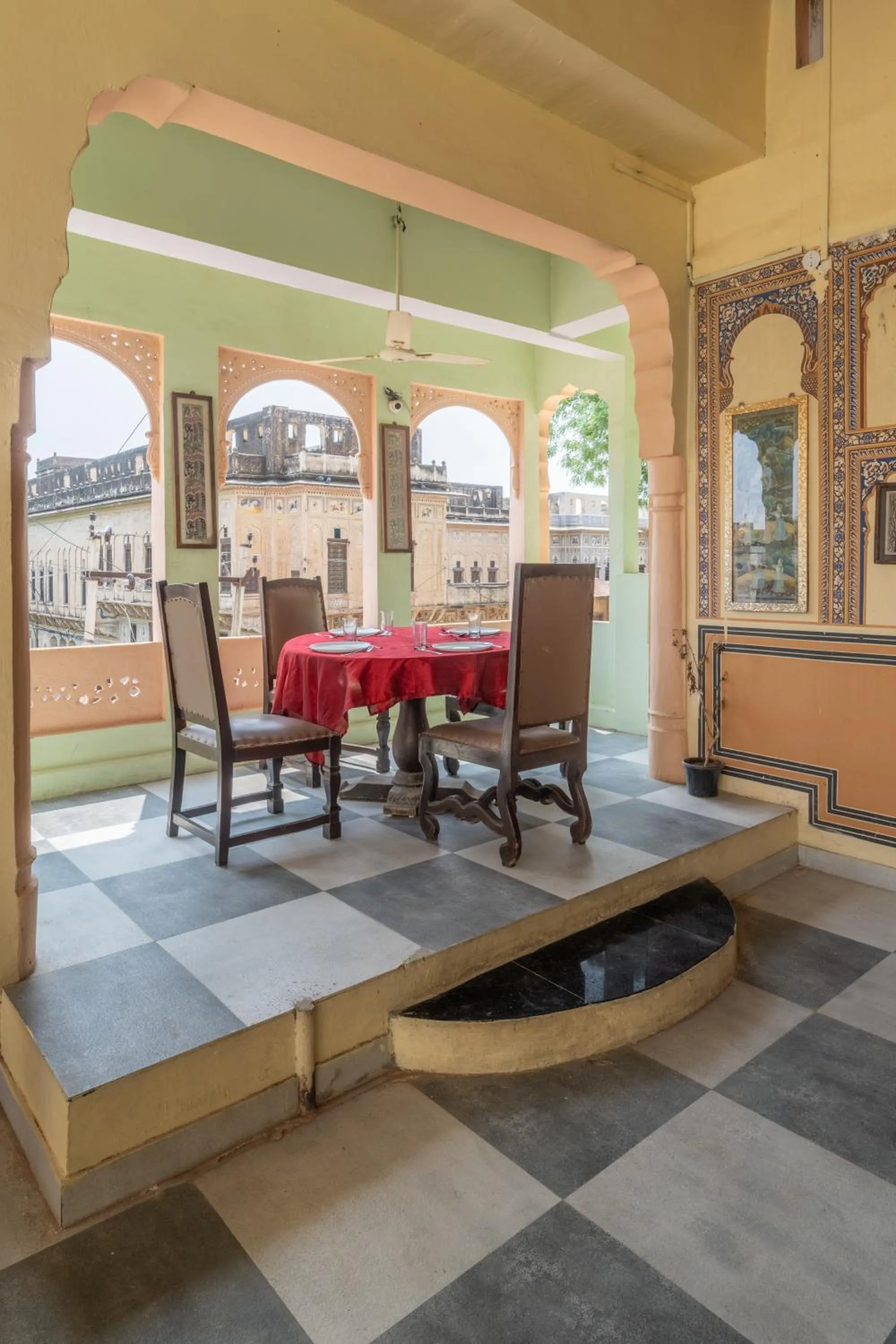 Dining area in Hotel Shahi Palace Mandawa