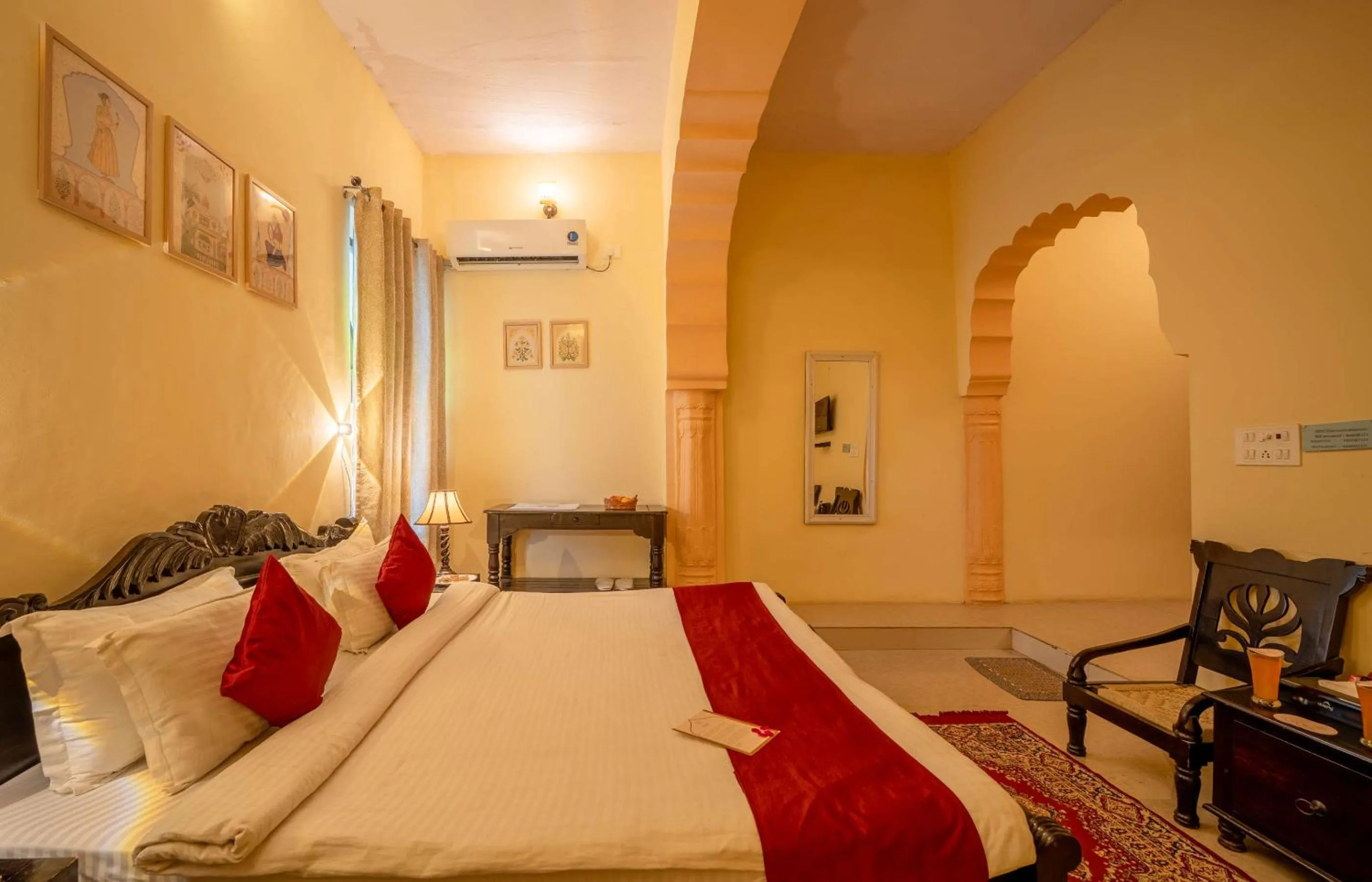 Bedroom, Bed in Hotel Shahi Palace Mandawa
